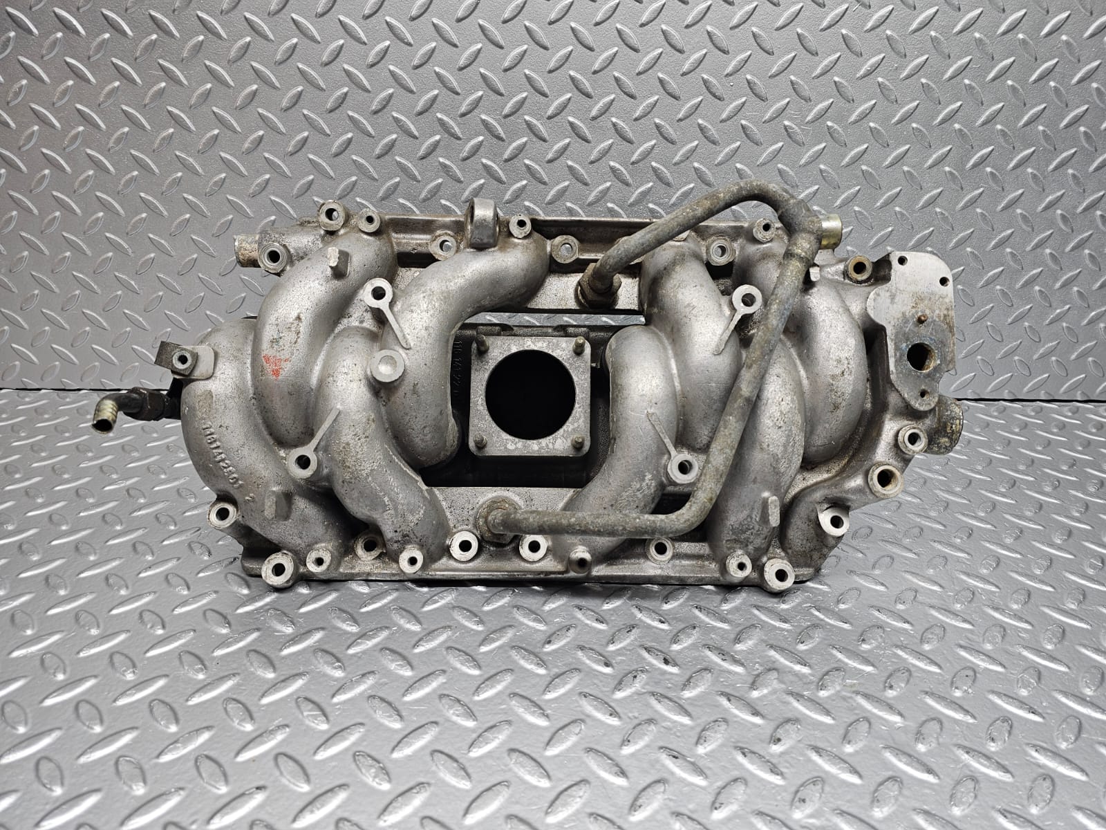 0942 Mercedes-Benz C107 350SLC Coupe Coupe Air Intake Manifold 1161412501