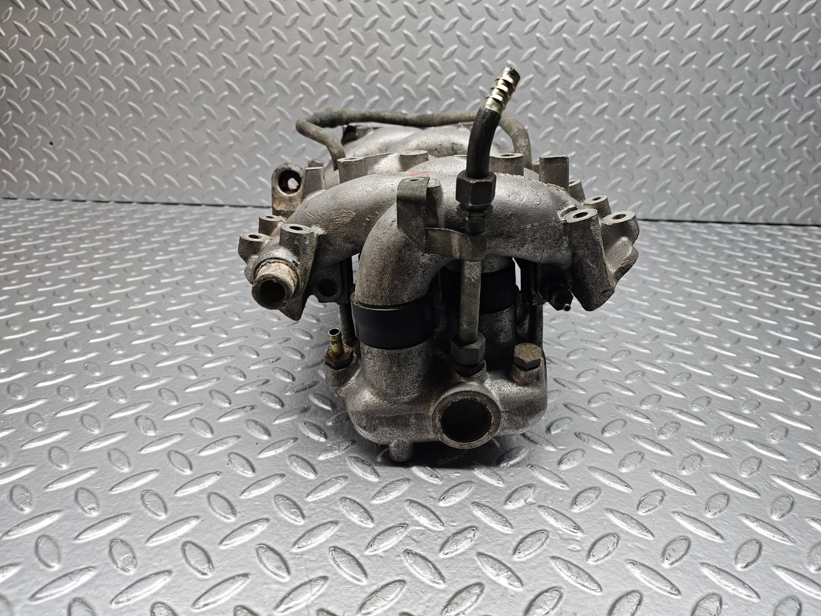 0942 Mercedes-Benz C107 350SLC Coupe Coupe Air Intake Manifold 1161412501