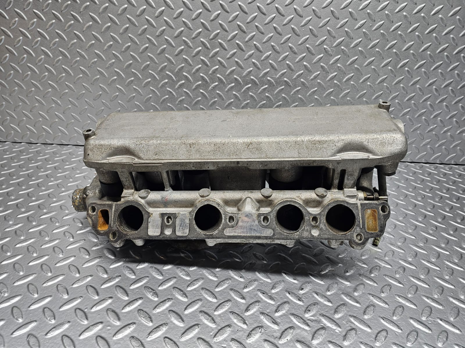 0942 Mercedes-Benz C107 350SLC Coupe Coupe Air Intake Manifold 1161412501