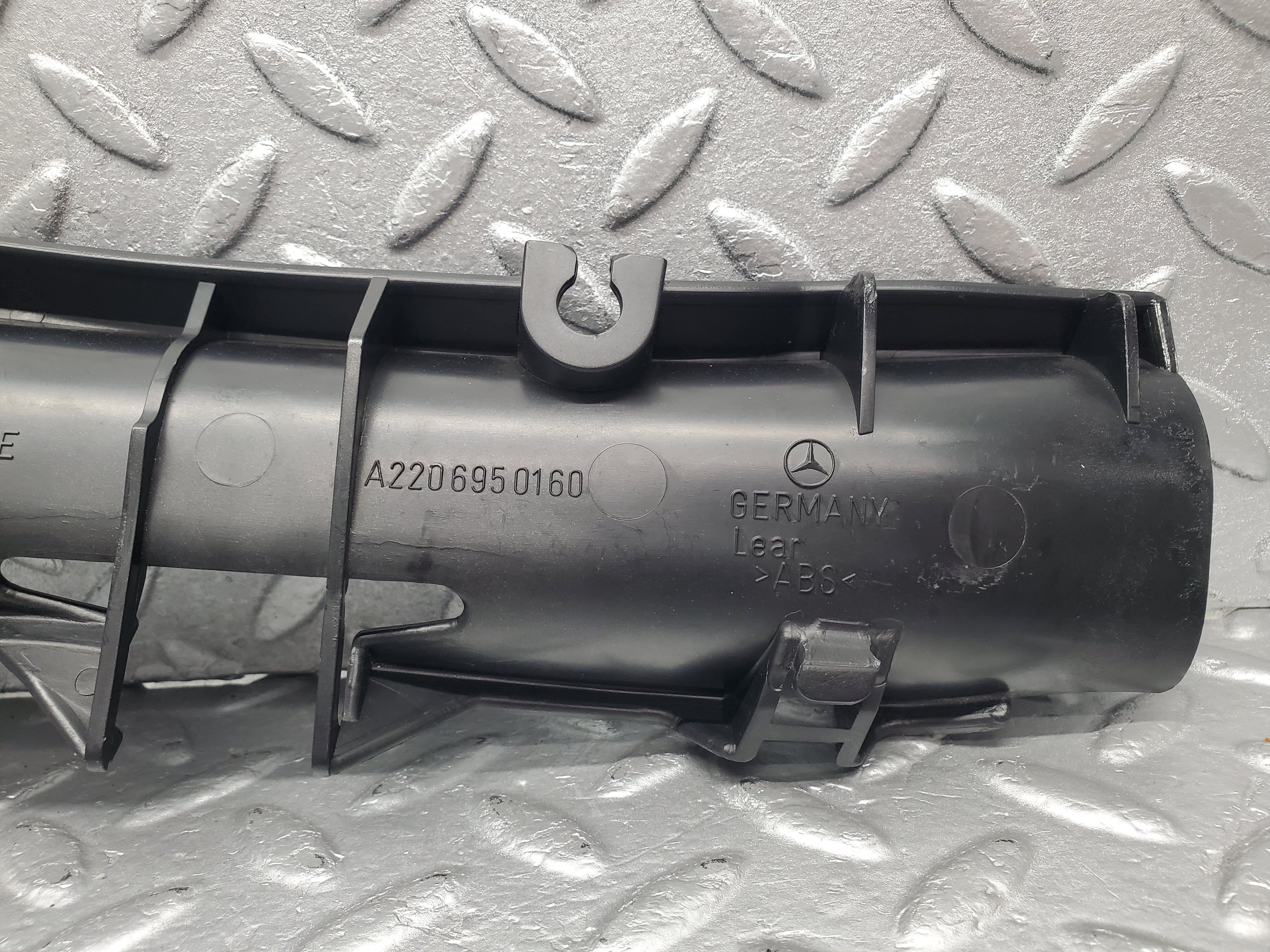 1525 Mercedes-Benz W220 S430 Ledge Border Rear Right 2206950160