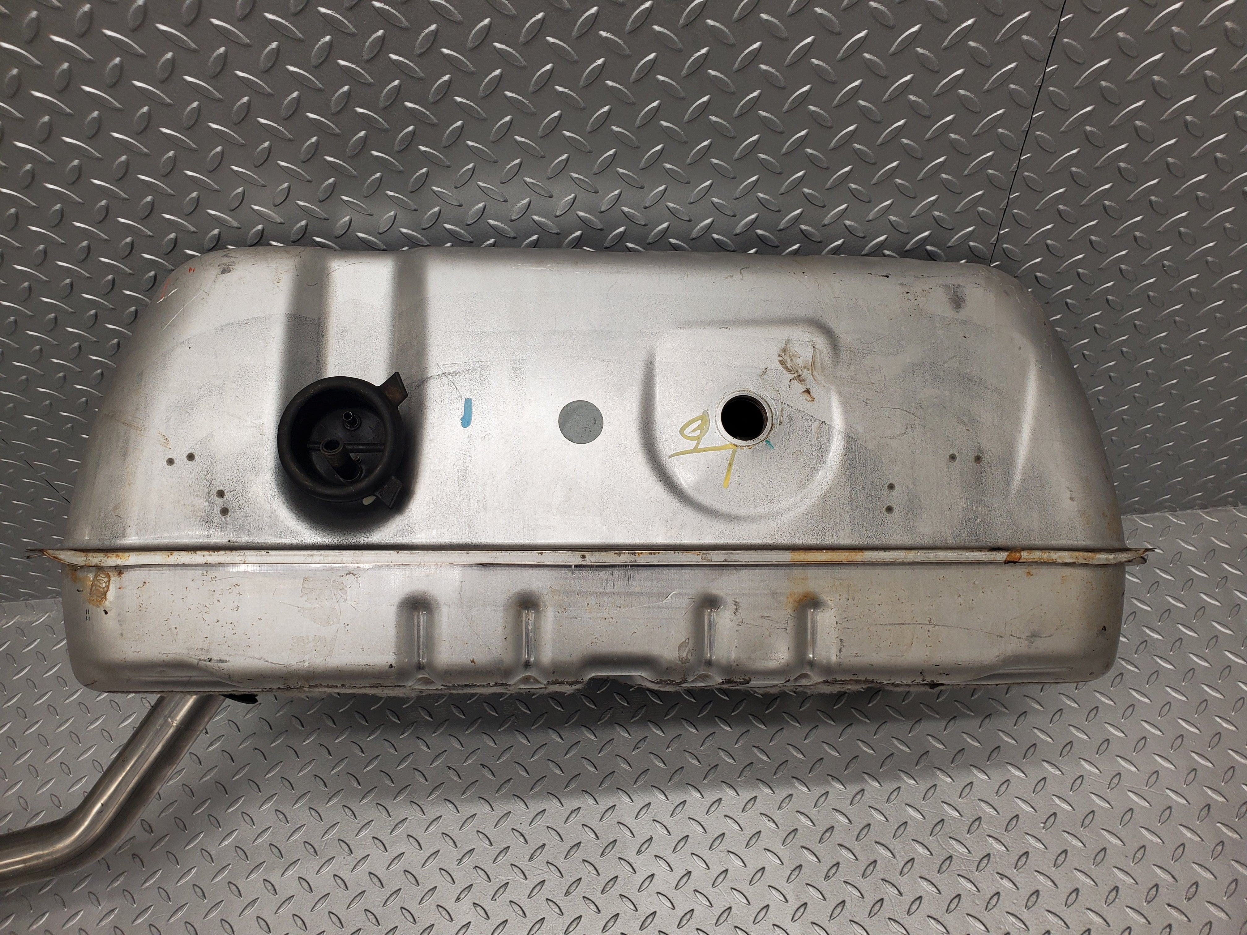 1587 Mercedes-Benz W220 S430 Fuel Tank Petrol 2204700920