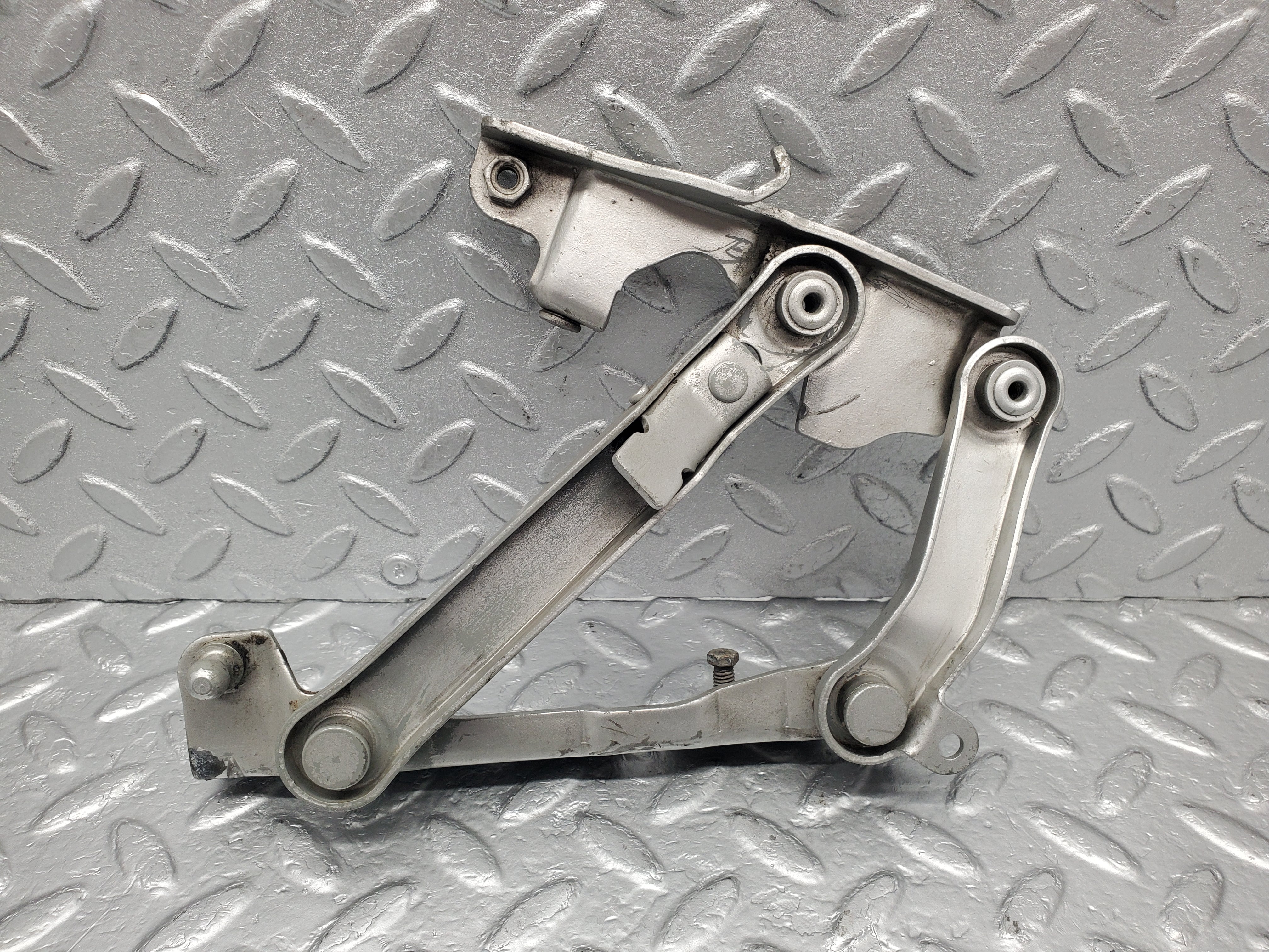 1597 Mercedes-Benz W220 S430 Bonnet Hinge Right Side 2208800228