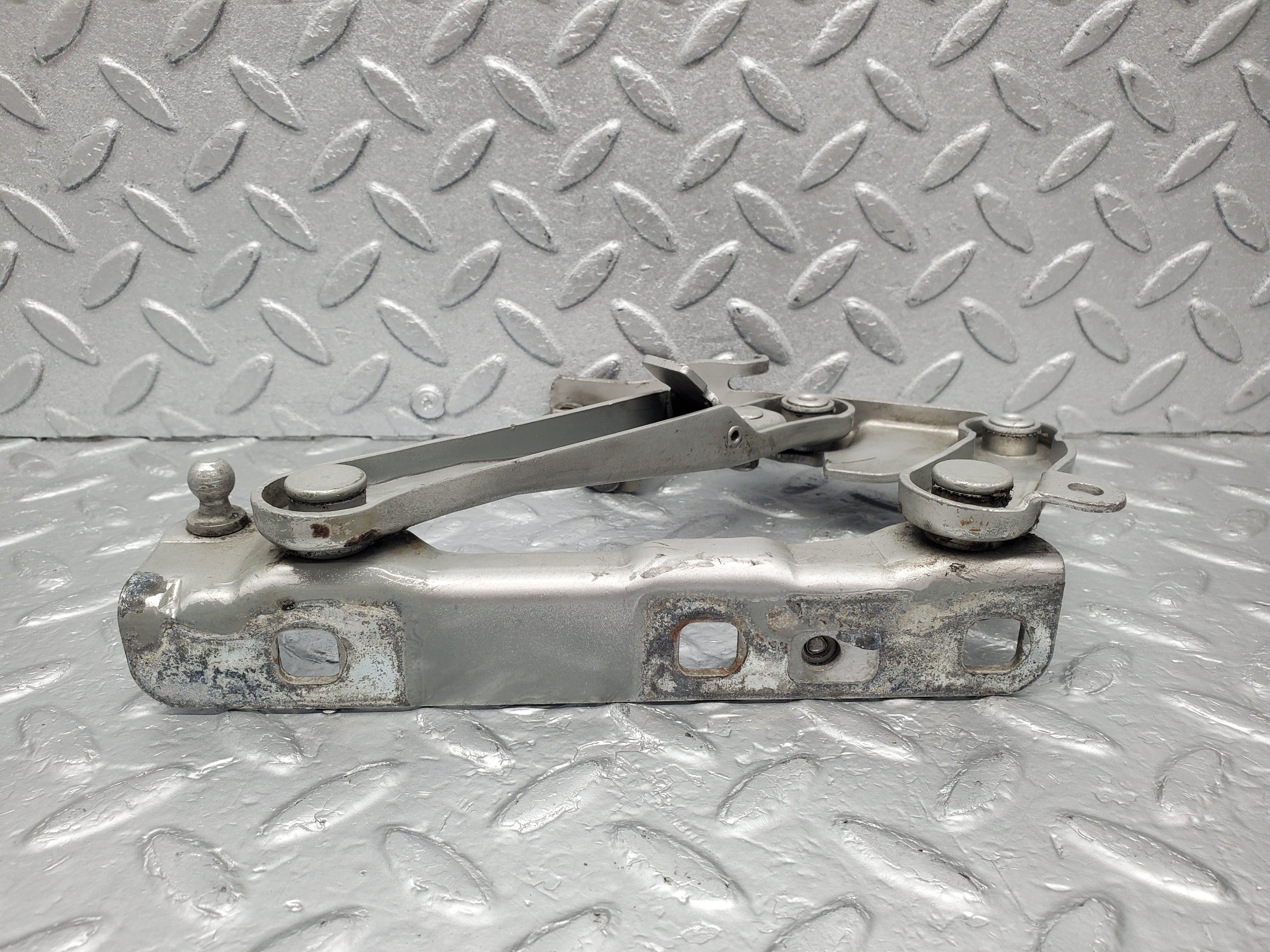 1597 Mercedes-Benz W220 S430 Bonnet Hinge Right Side 2208800228