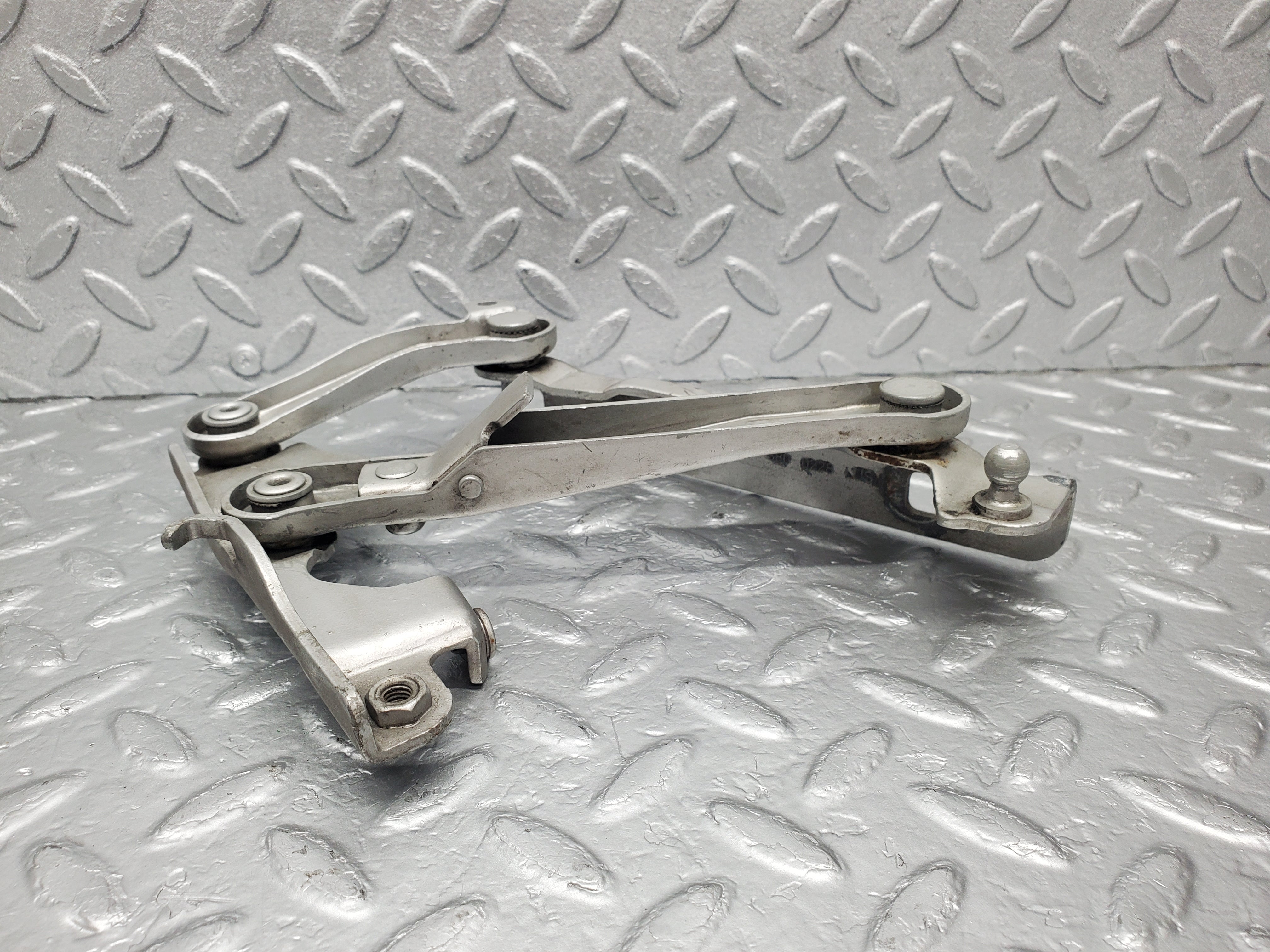 1597 Mercedes-Benz W220 S430 Bonnet Hinge Right Side 2208800228