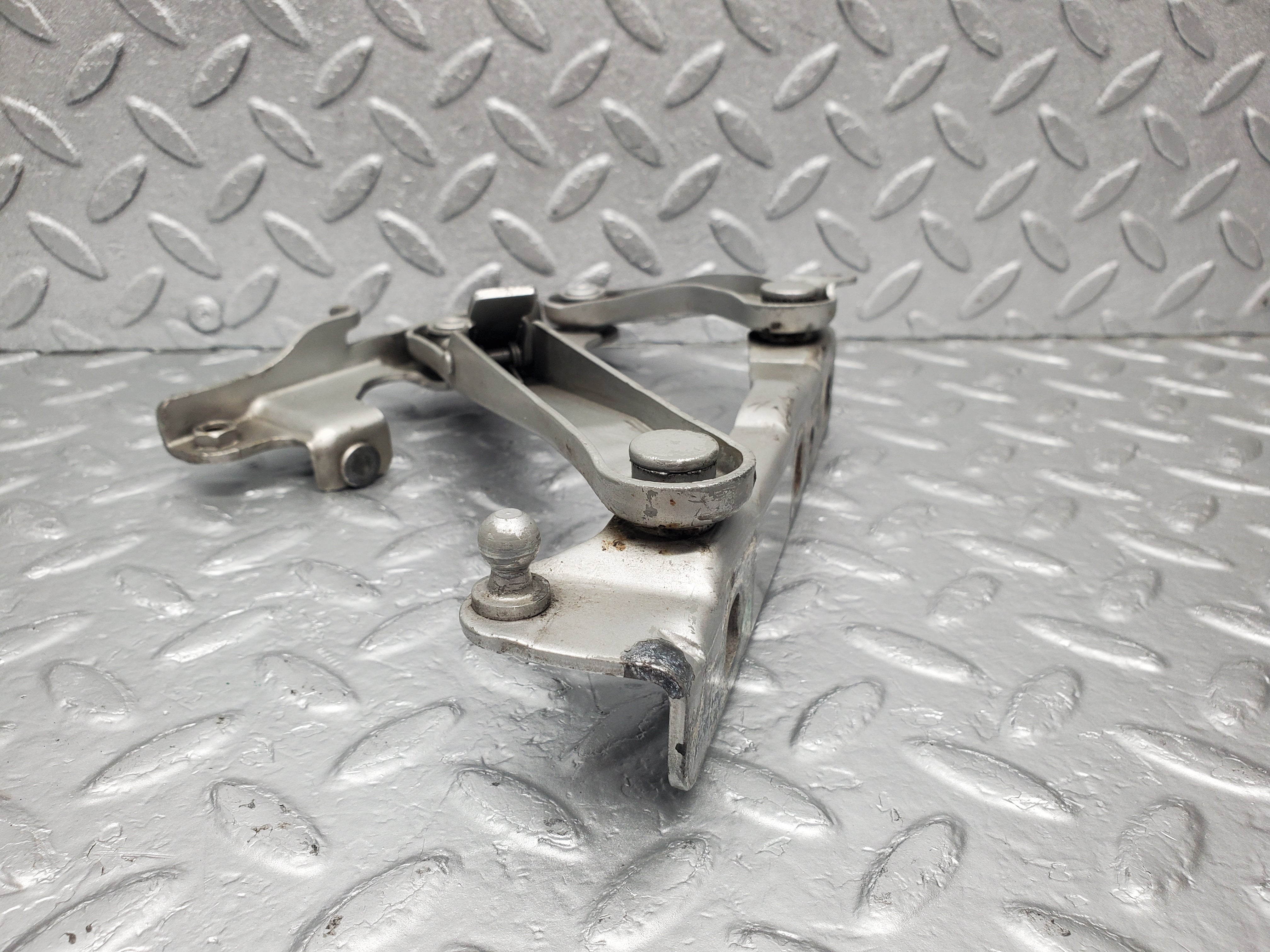 1597 Mercedes-Benz W220 S430 Bonnet Hinge Right Side 2208800228