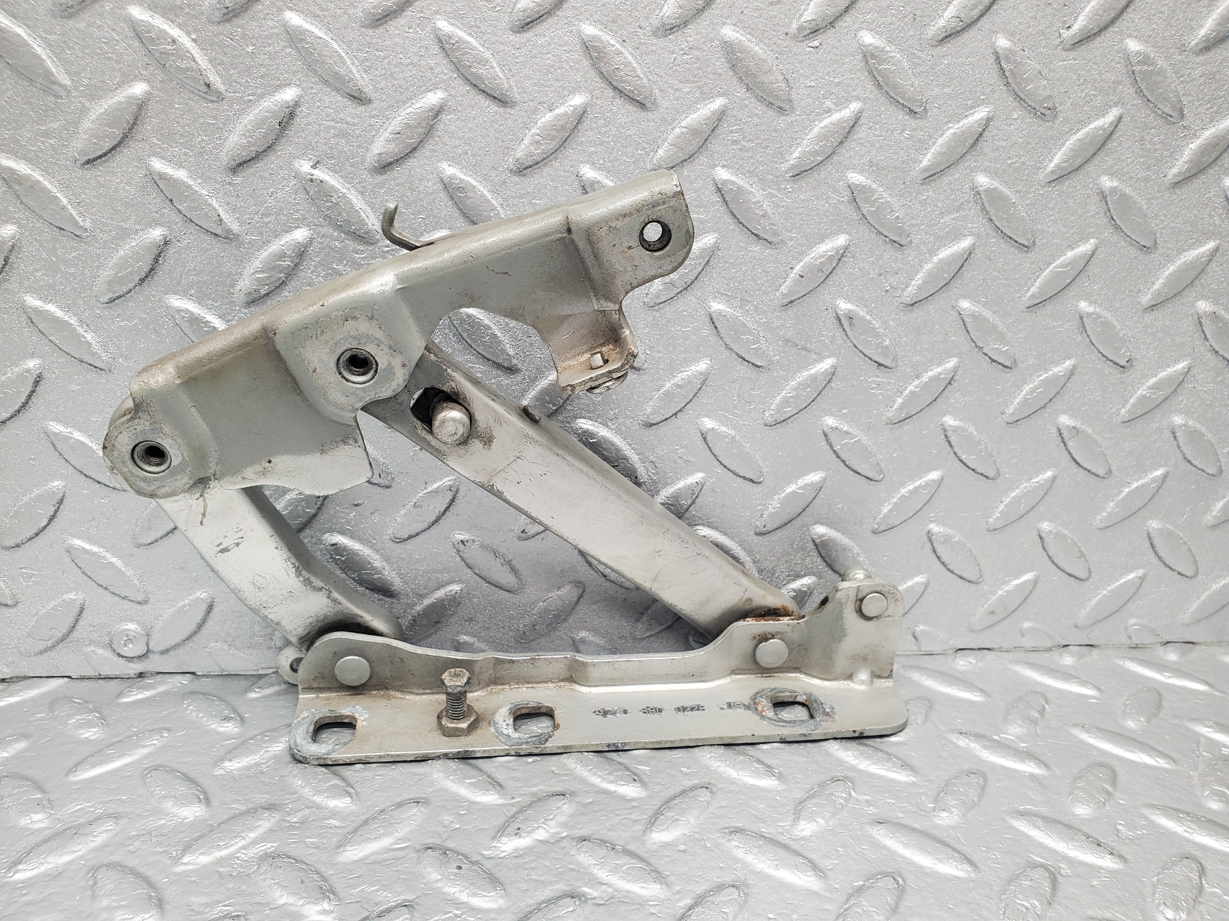 1597 Mercedes-Benz W220 S430 Bonnet Hinge Right Side 2208800228