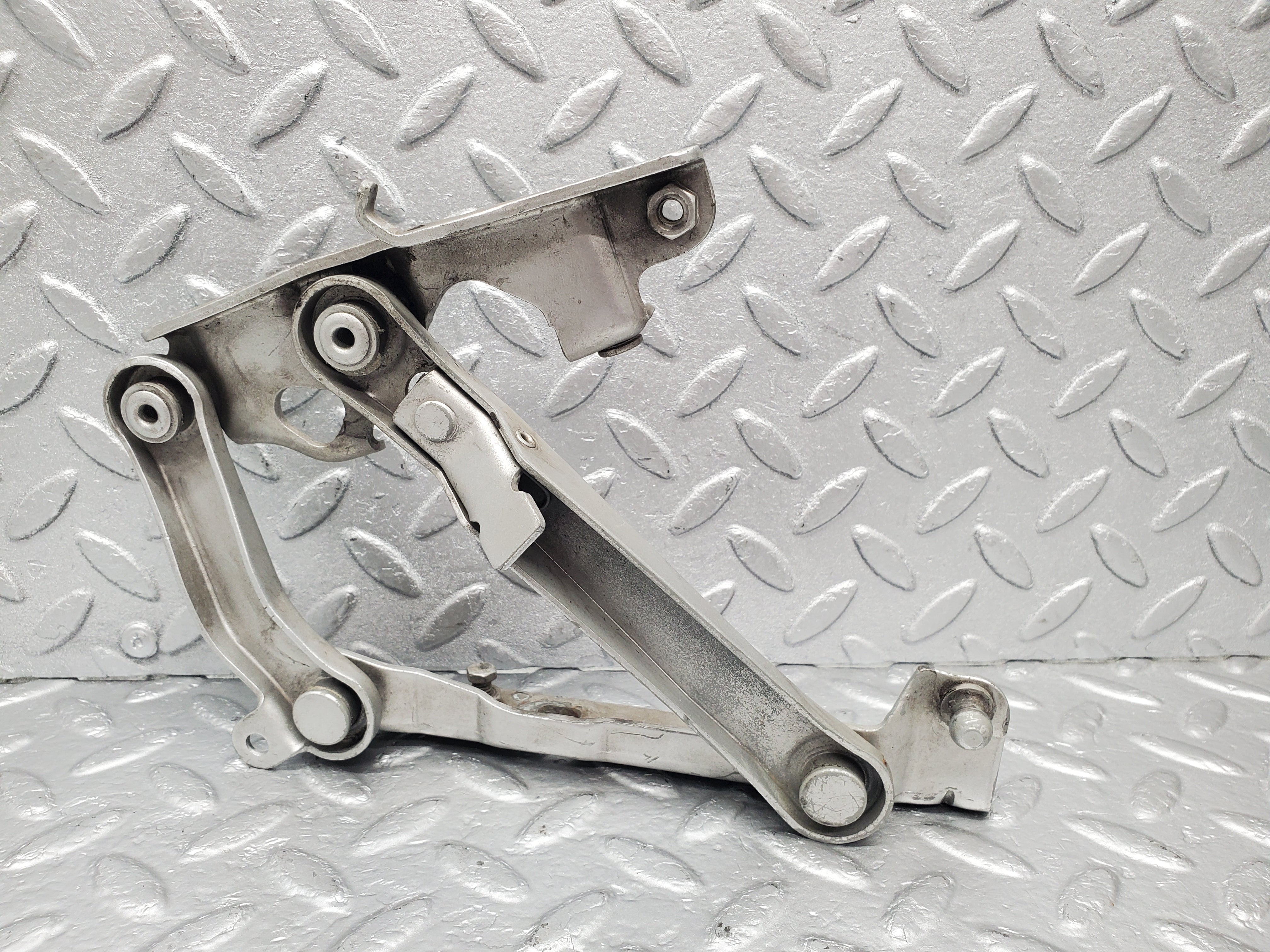 1598 Mercedes-Benz W220 S430 Bonnet Hinge Left Side 2208800128