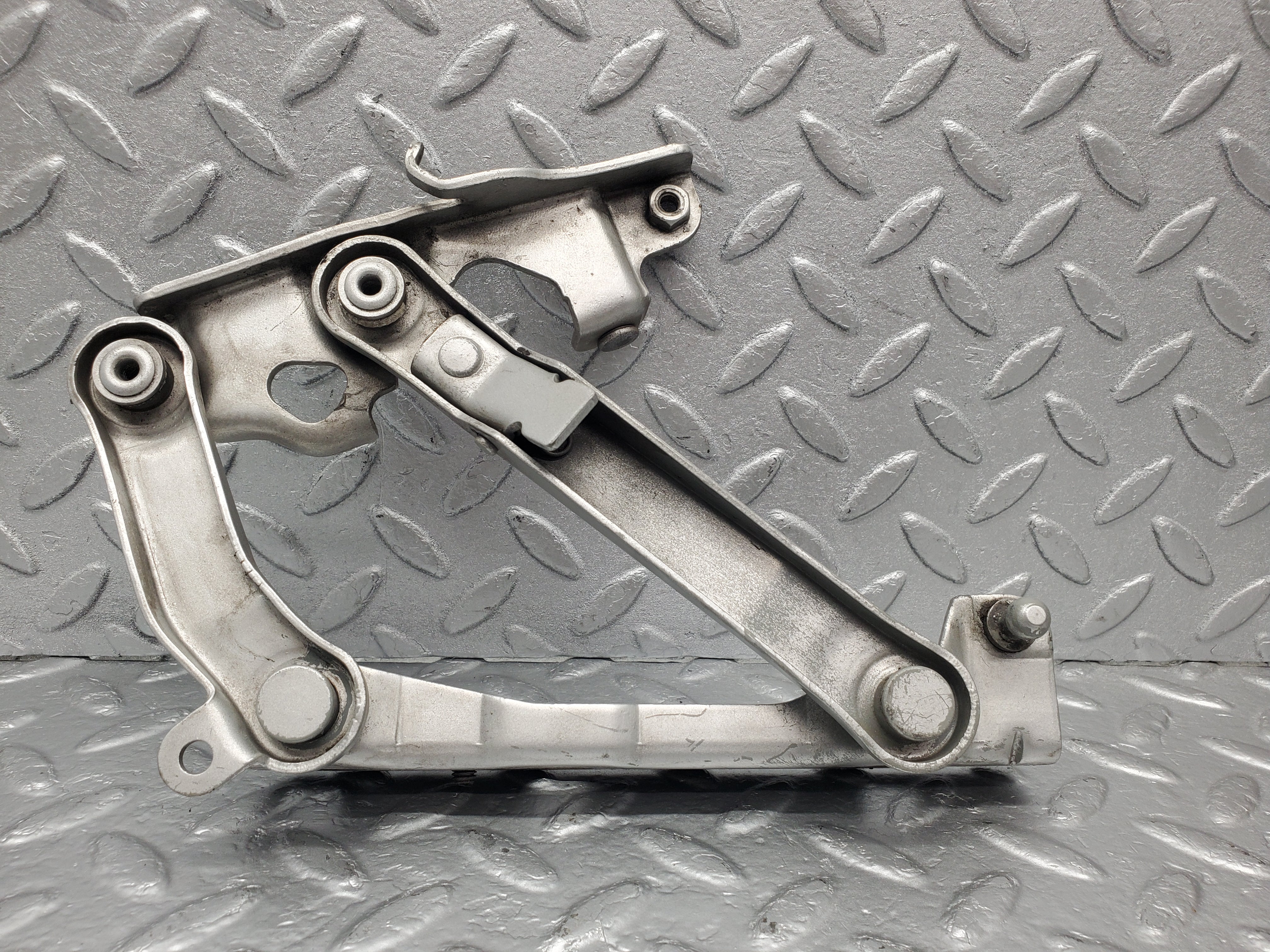 1598 Mercedes-Benz W220 S430 Bonnet Hinge Left Side 2208800128