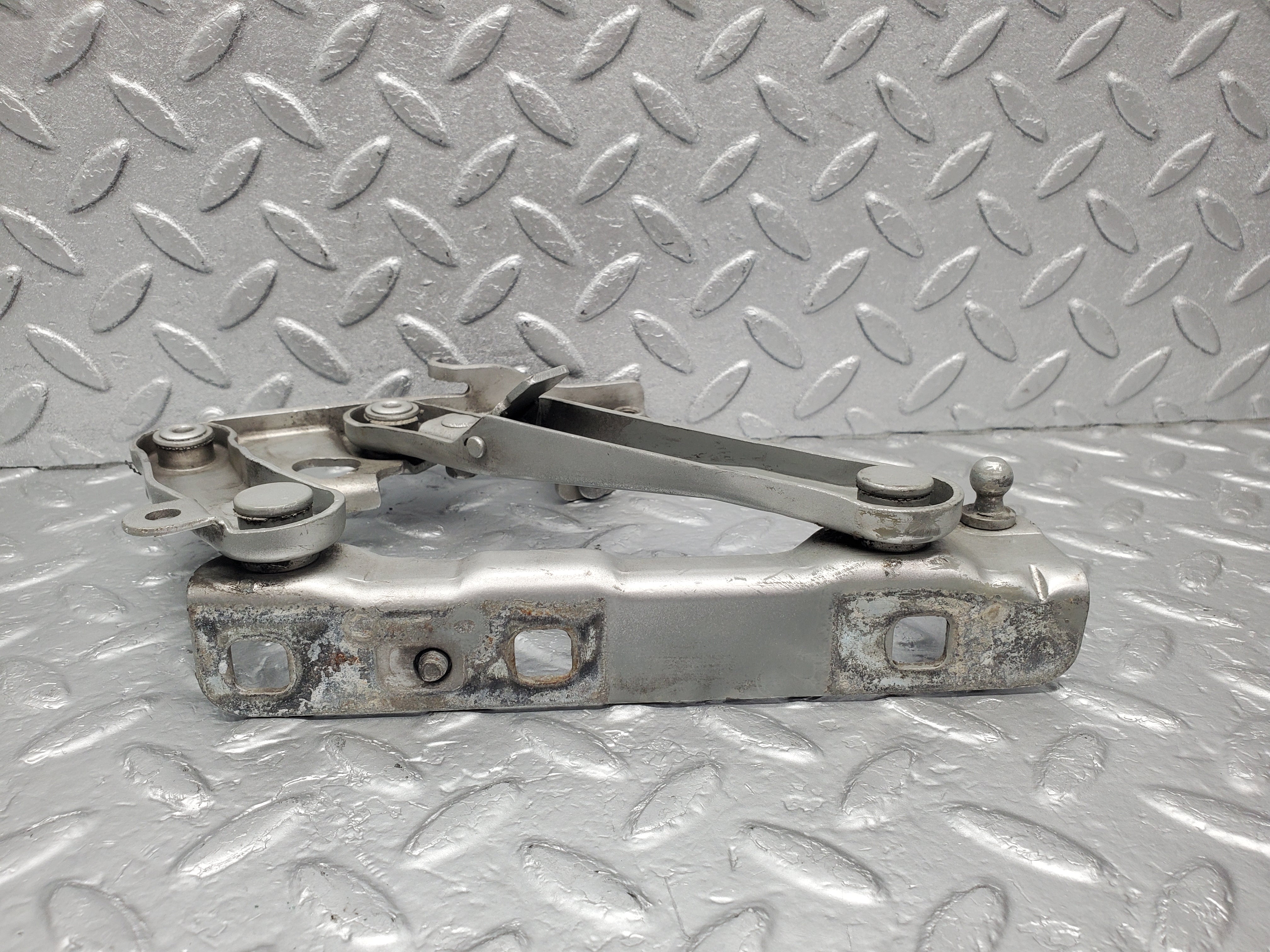 1598 Mercedes-Benz W220 S430 Bonnet Hinge Left Side 2208800128