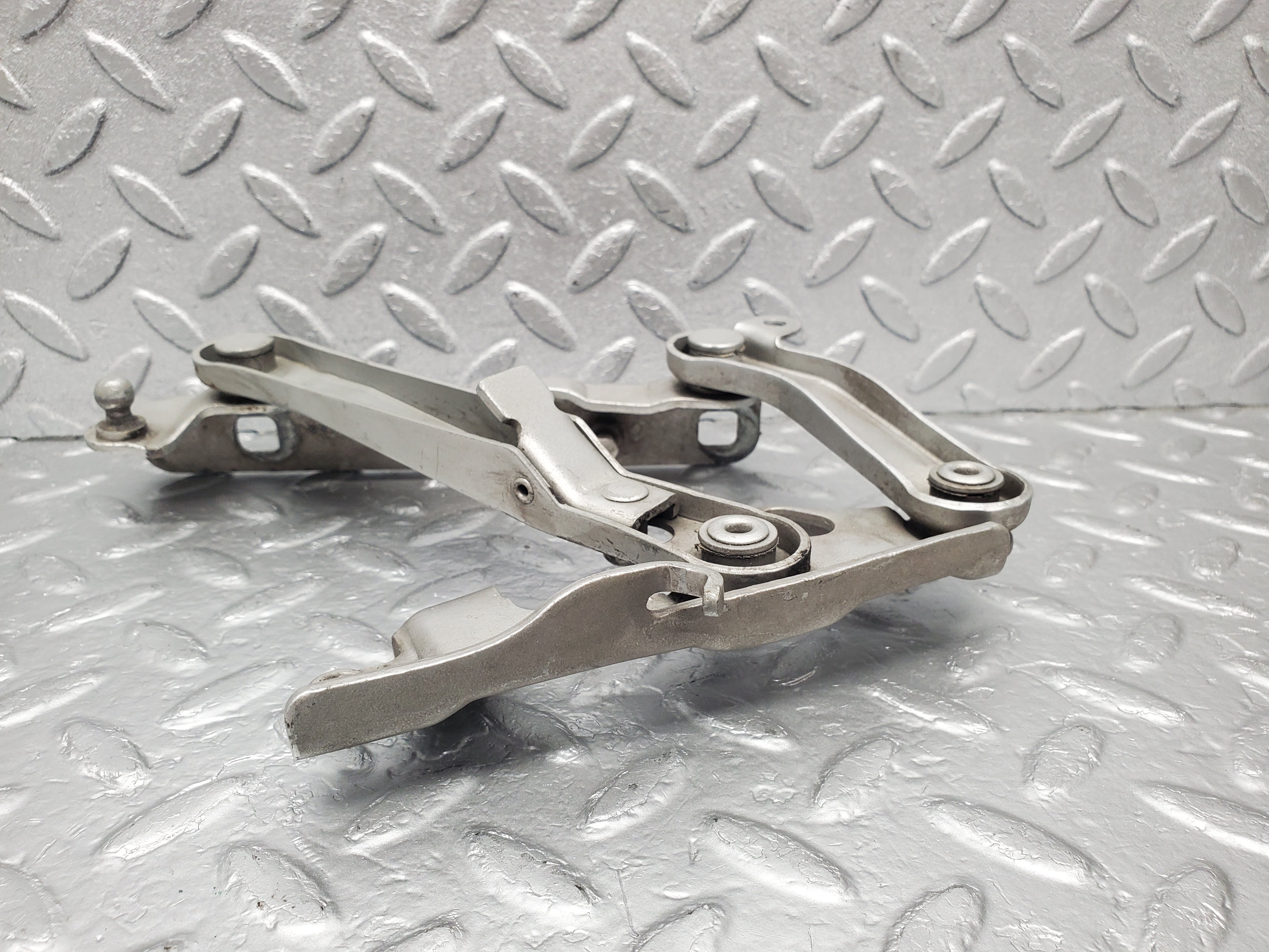 1598 Mercedes-Benz W220 S430 Bonnet Hinge Left Side 2208800128