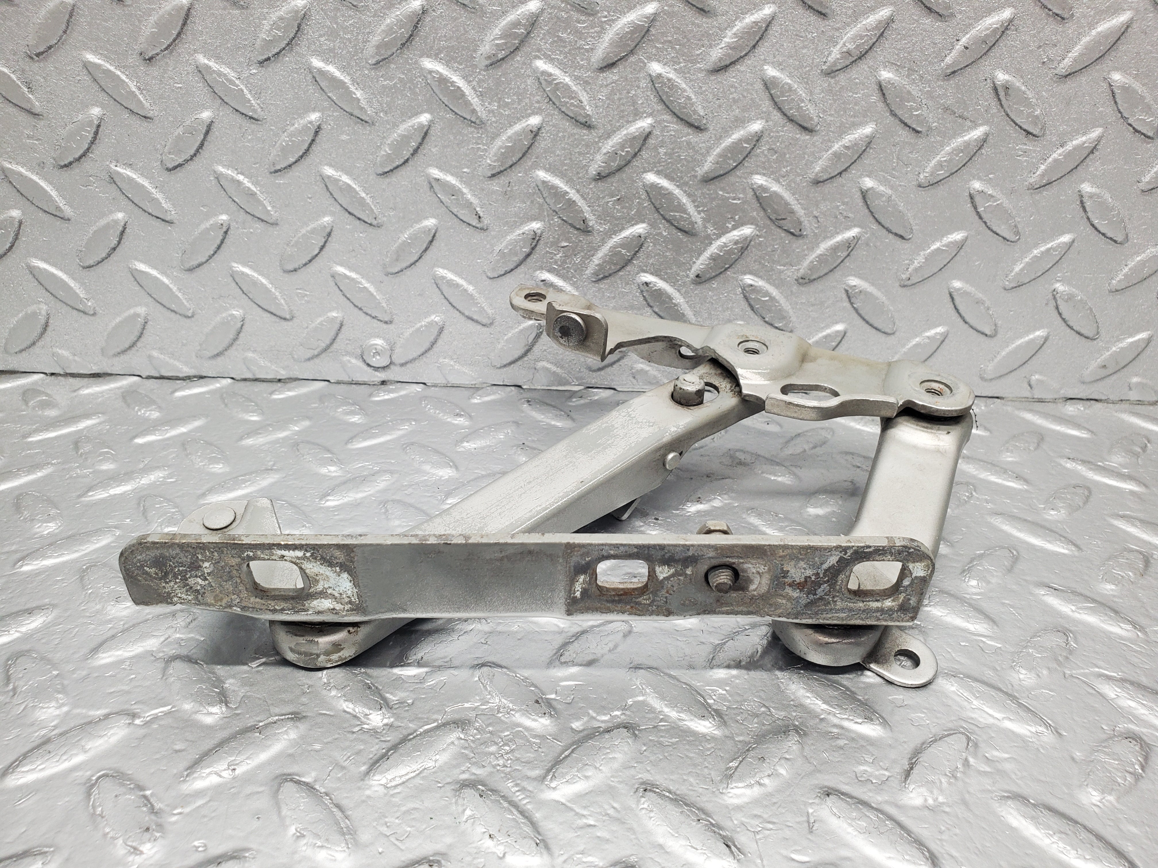 1598 Mercedes-Benz W220 S430 Bonnet Hinge Left Side 2208800128