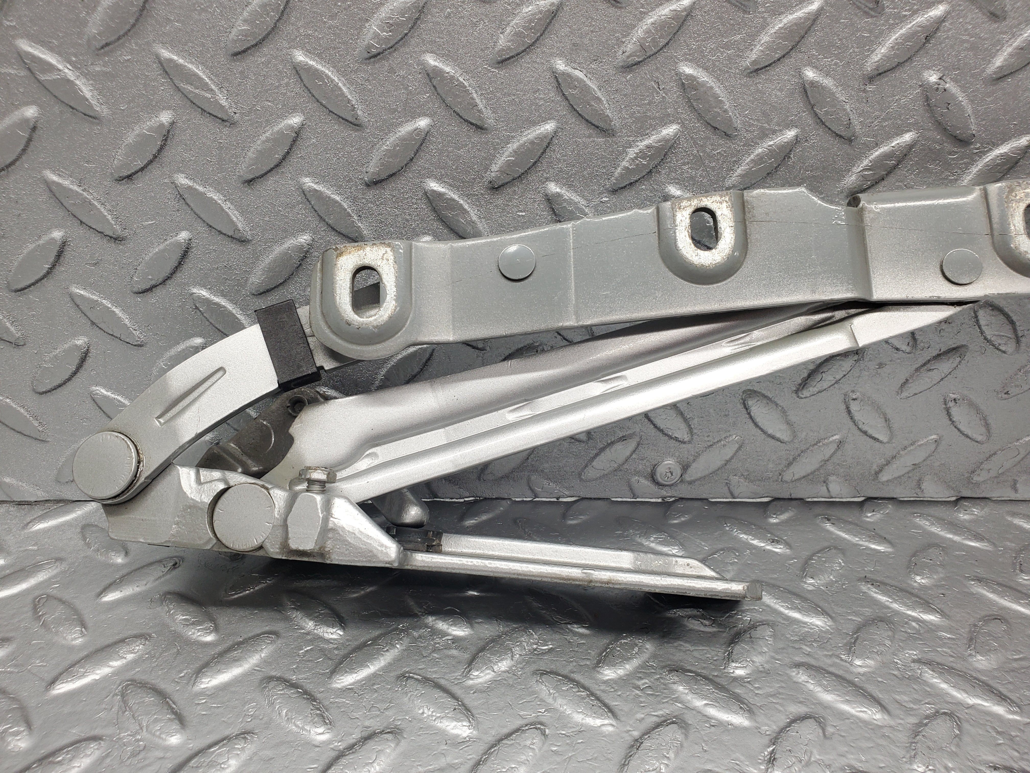 1599 Mercedes-Benz W220 S430 Boot Lid Trunk Hinge Right Side 2207500287