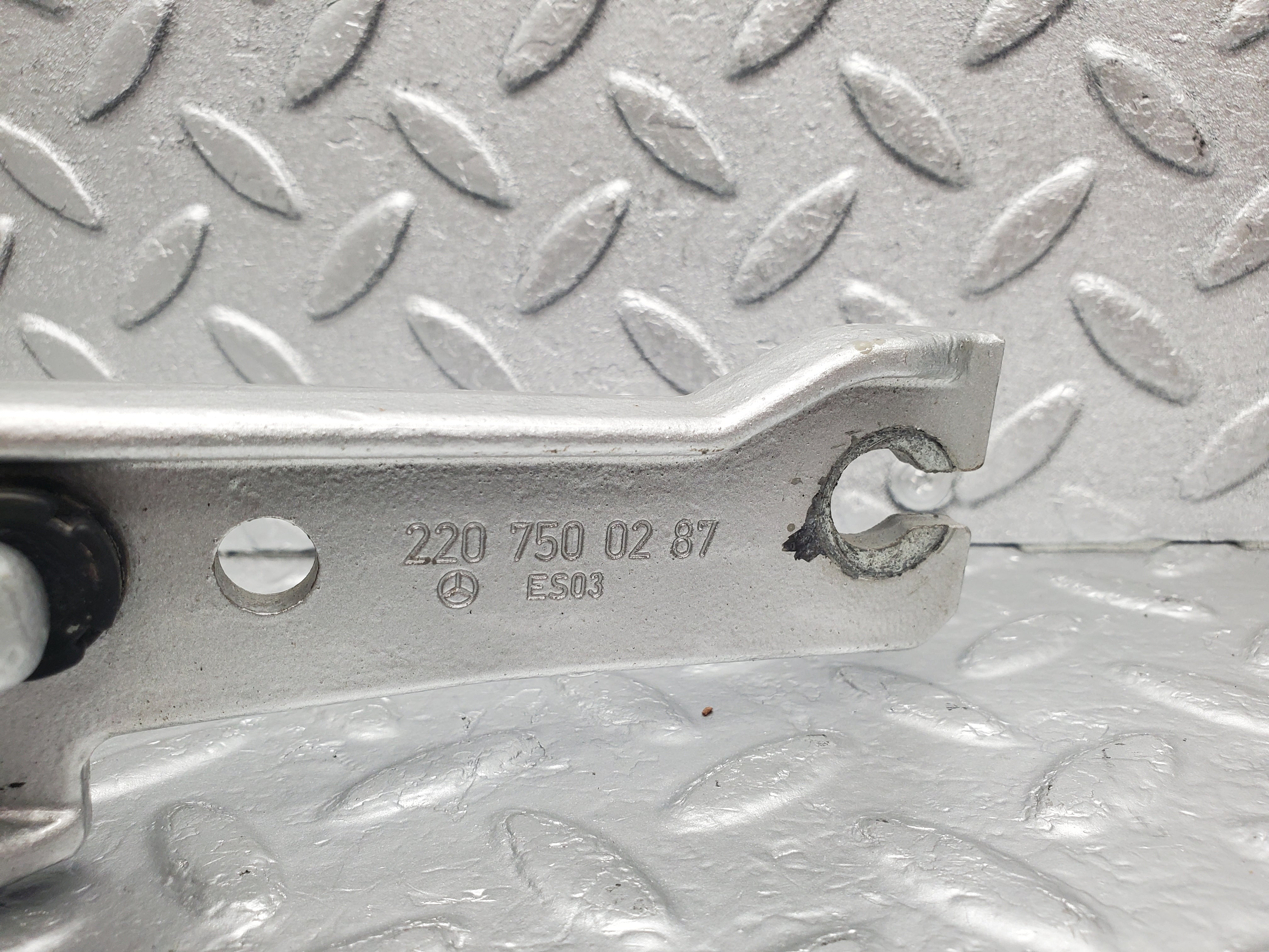 1599 Mercedes-Benz W220 S430 Boot Lid Trunk Hinge Right Side 2207500287