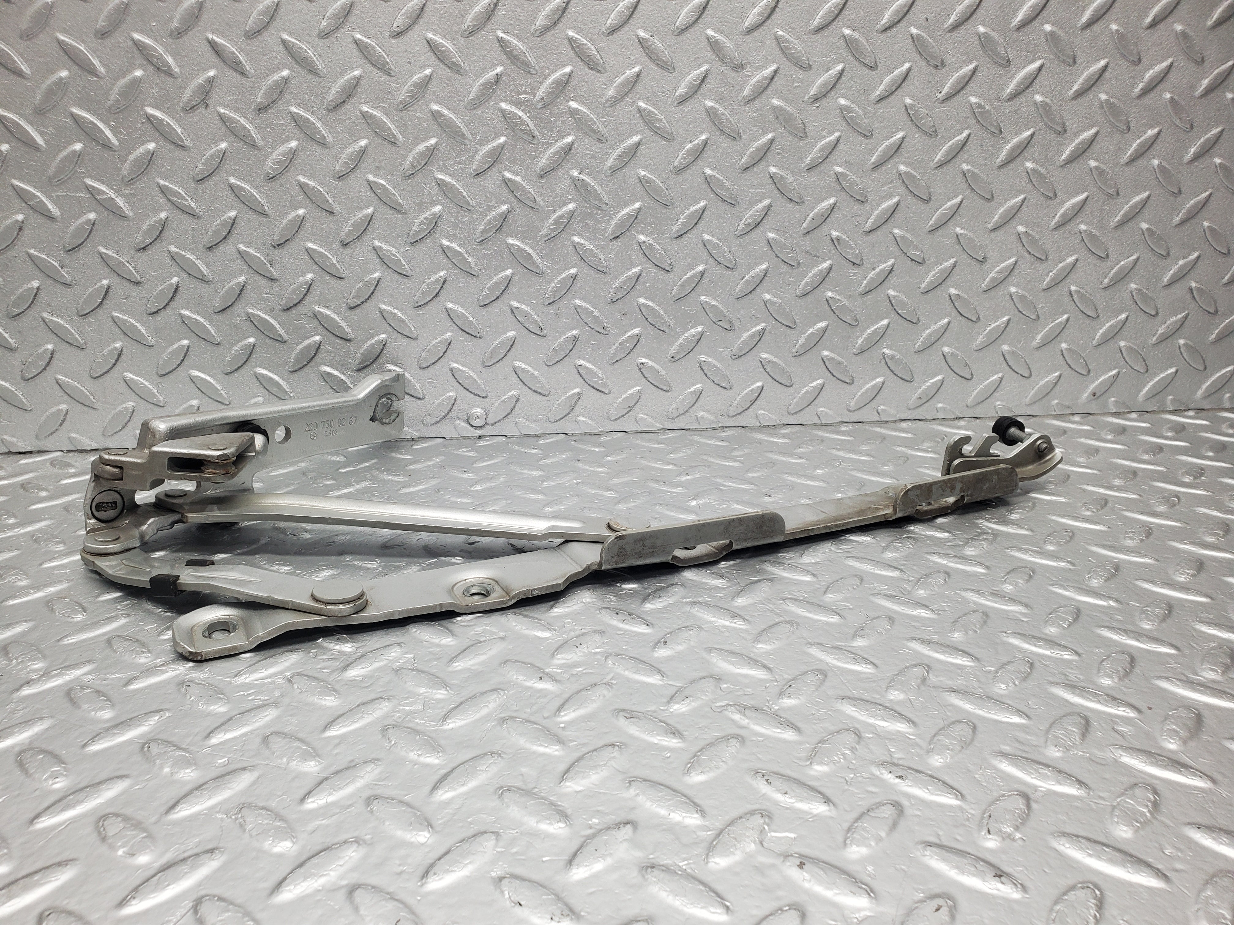 1599 Mercedes-Benz W220 S430 Boot Lid Trunk Hinge Right Side 2207500287