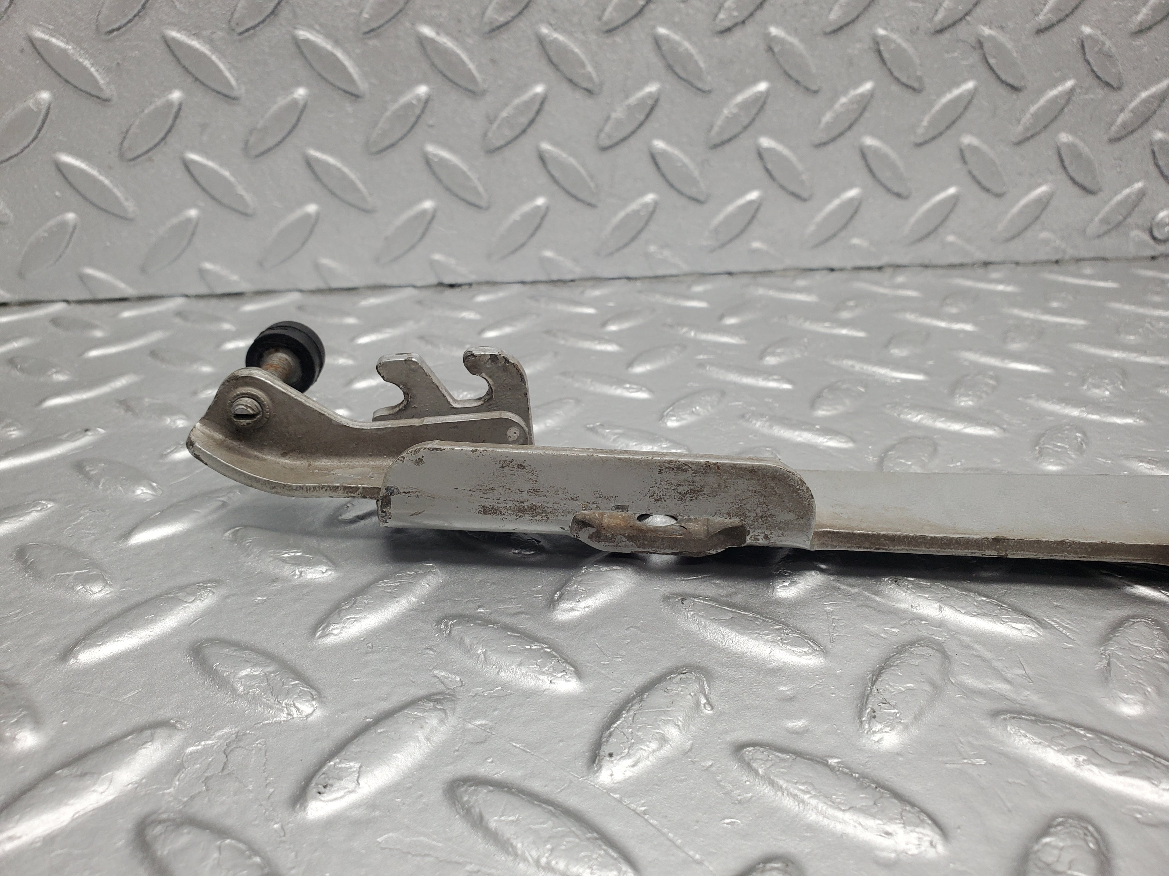 1600 Mercedes-Benz W220 S430 Boot Lid Trunk Hinge Left Side 2207500787