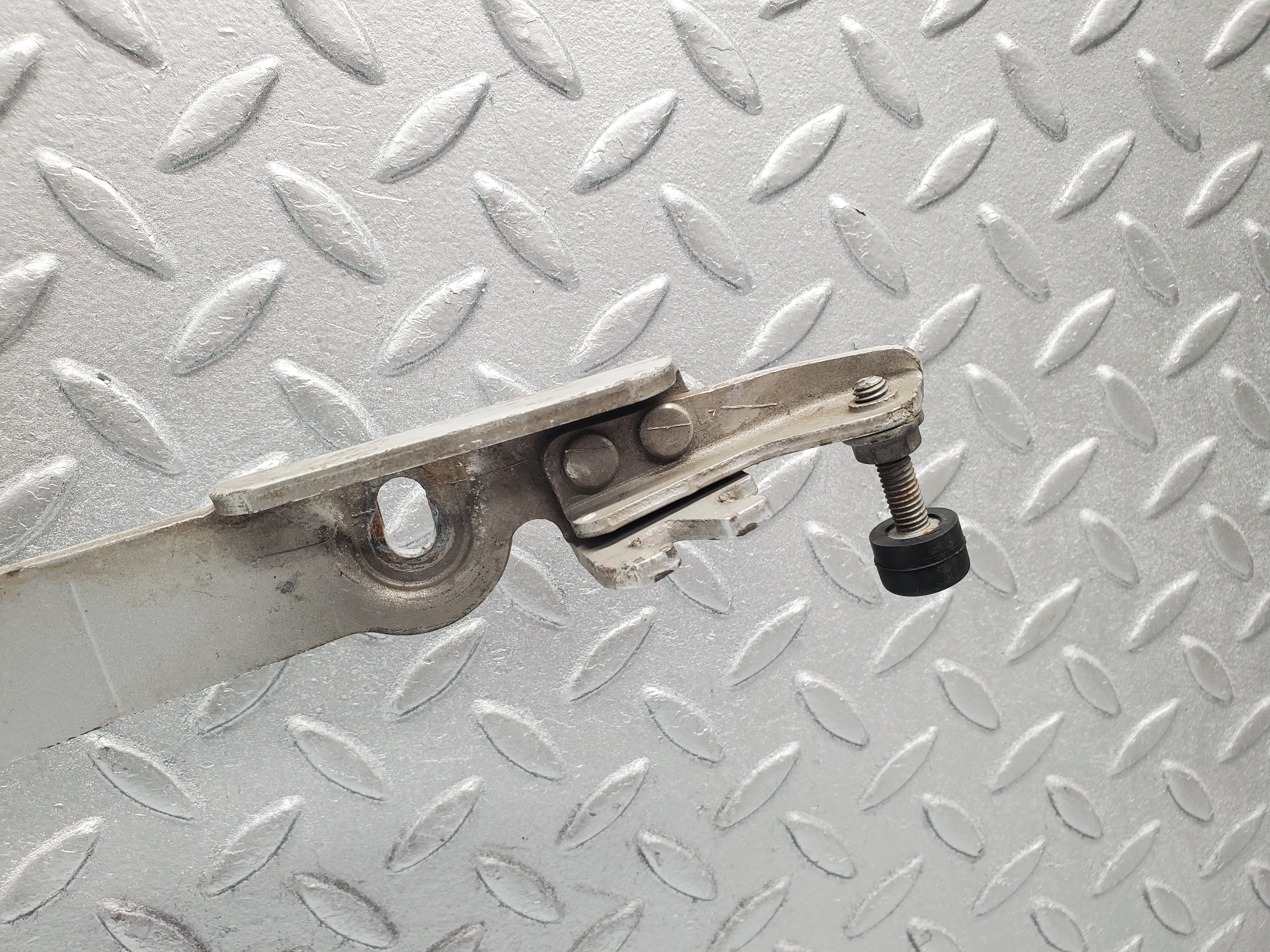 1600 Mercedes-Benz W220 S430 Boot Lid Trunk Hinge Left Side 2207500787