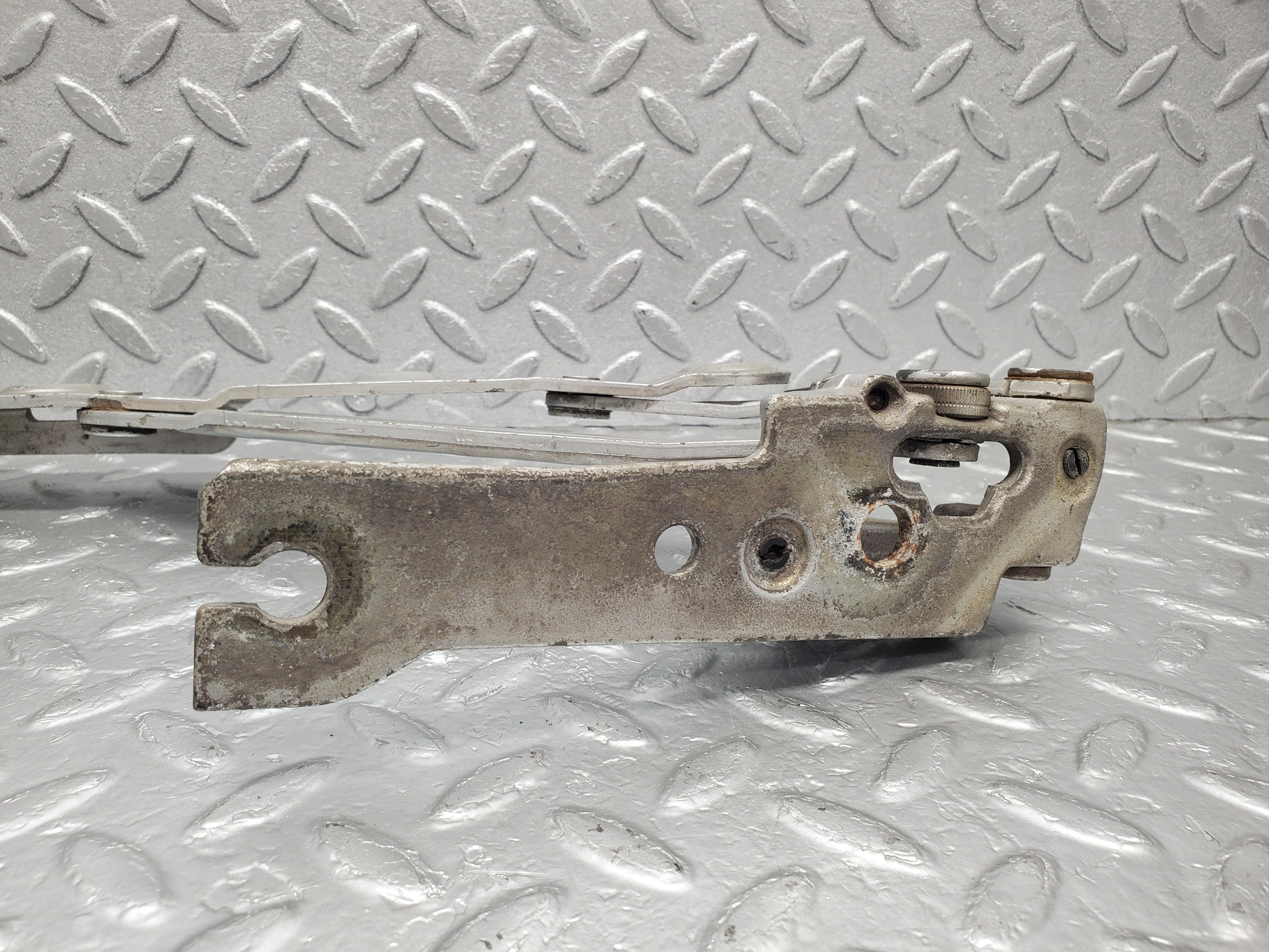 1600 Mercedes-Benz W220 S430 Boot Lid Trunk Hinge Left Side 2207500787