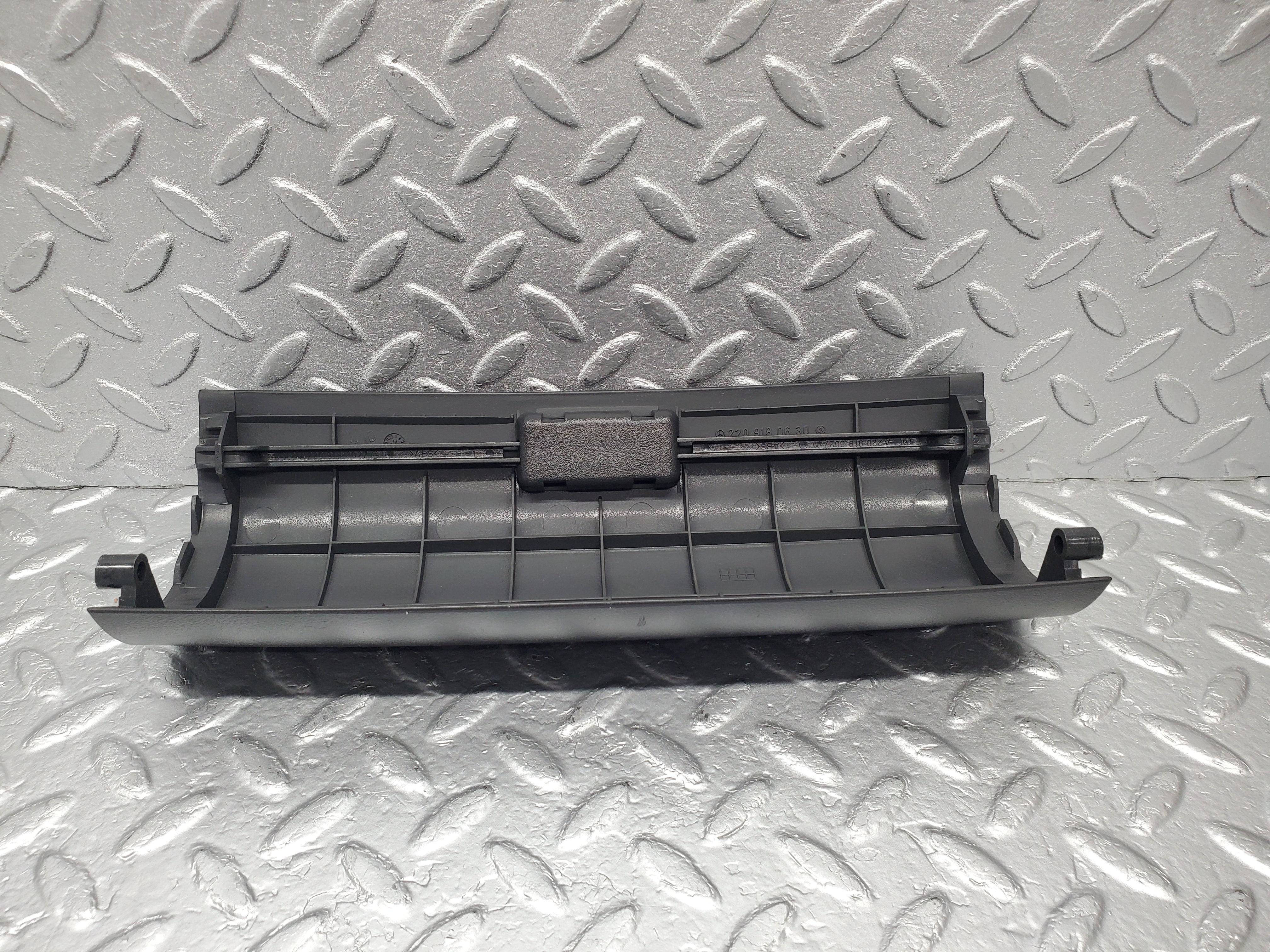 1601 Mercedes-Benz W220 S430 Front Seat Compartment Lid Cover 2209180630