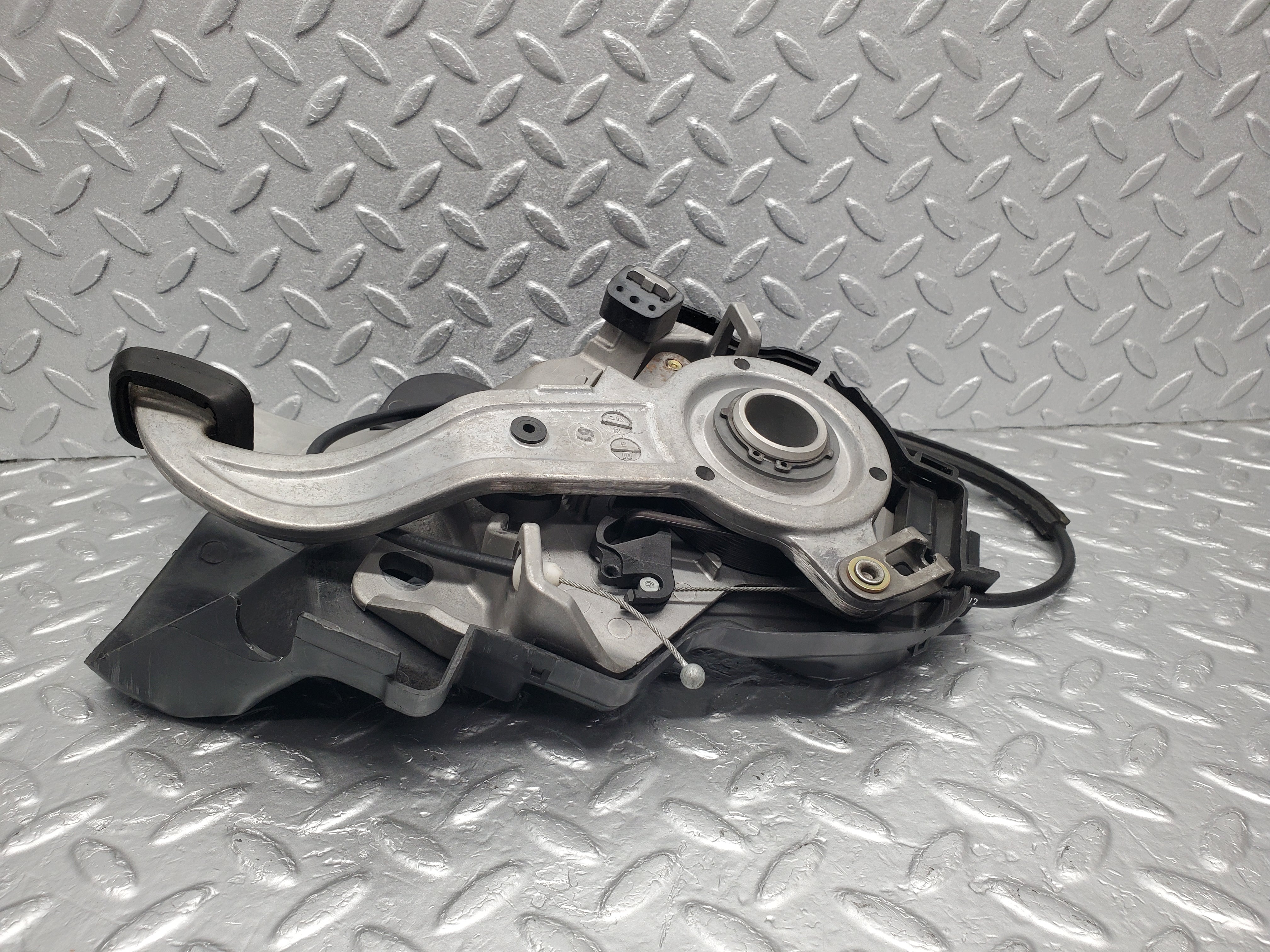 1602 Mercedes-Benz W220 S430 Handbrake Pedal 2206841318