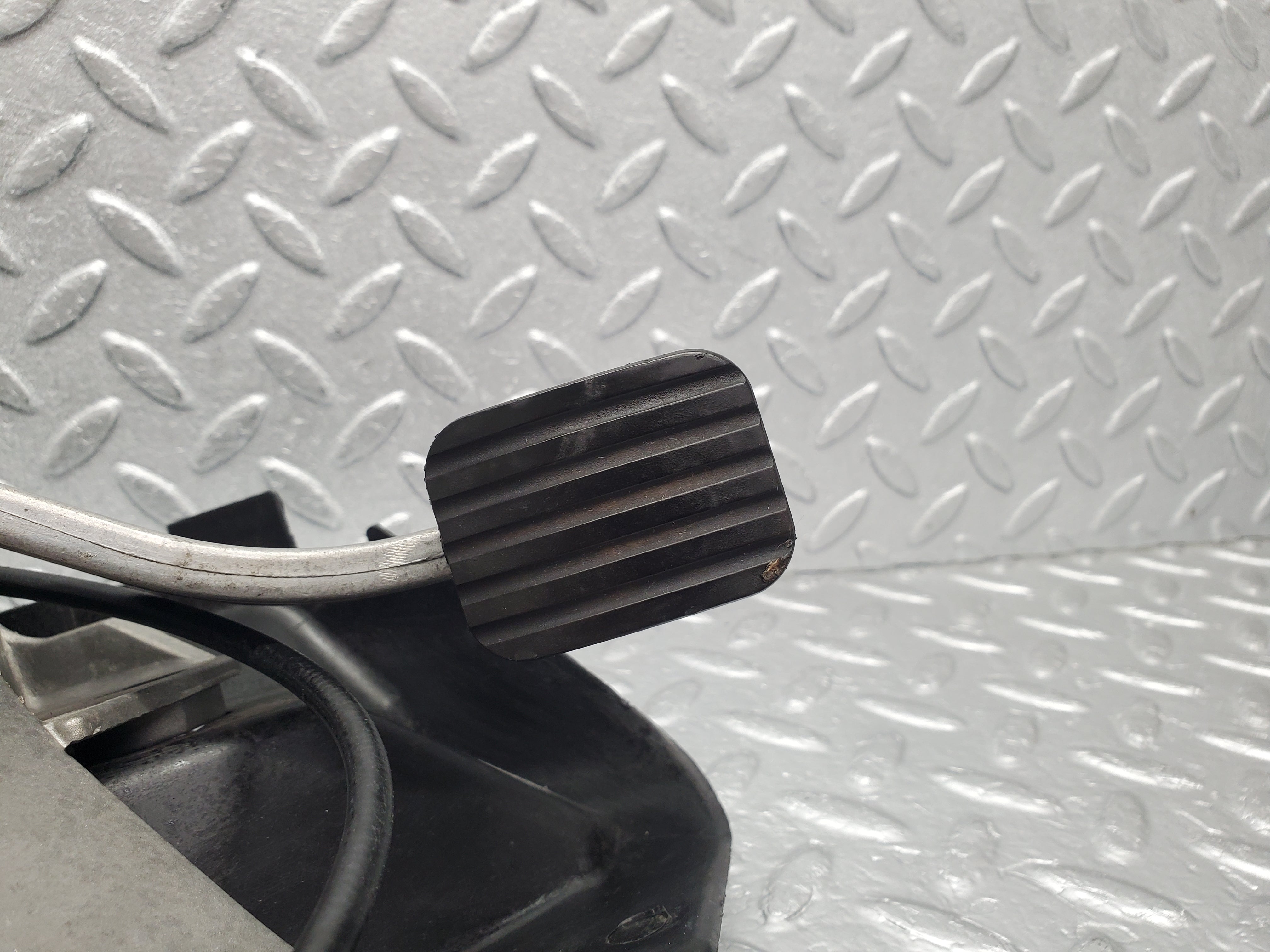 1602 Mercedes-Benz W220 S430 Handbrake Pedal 2206841318