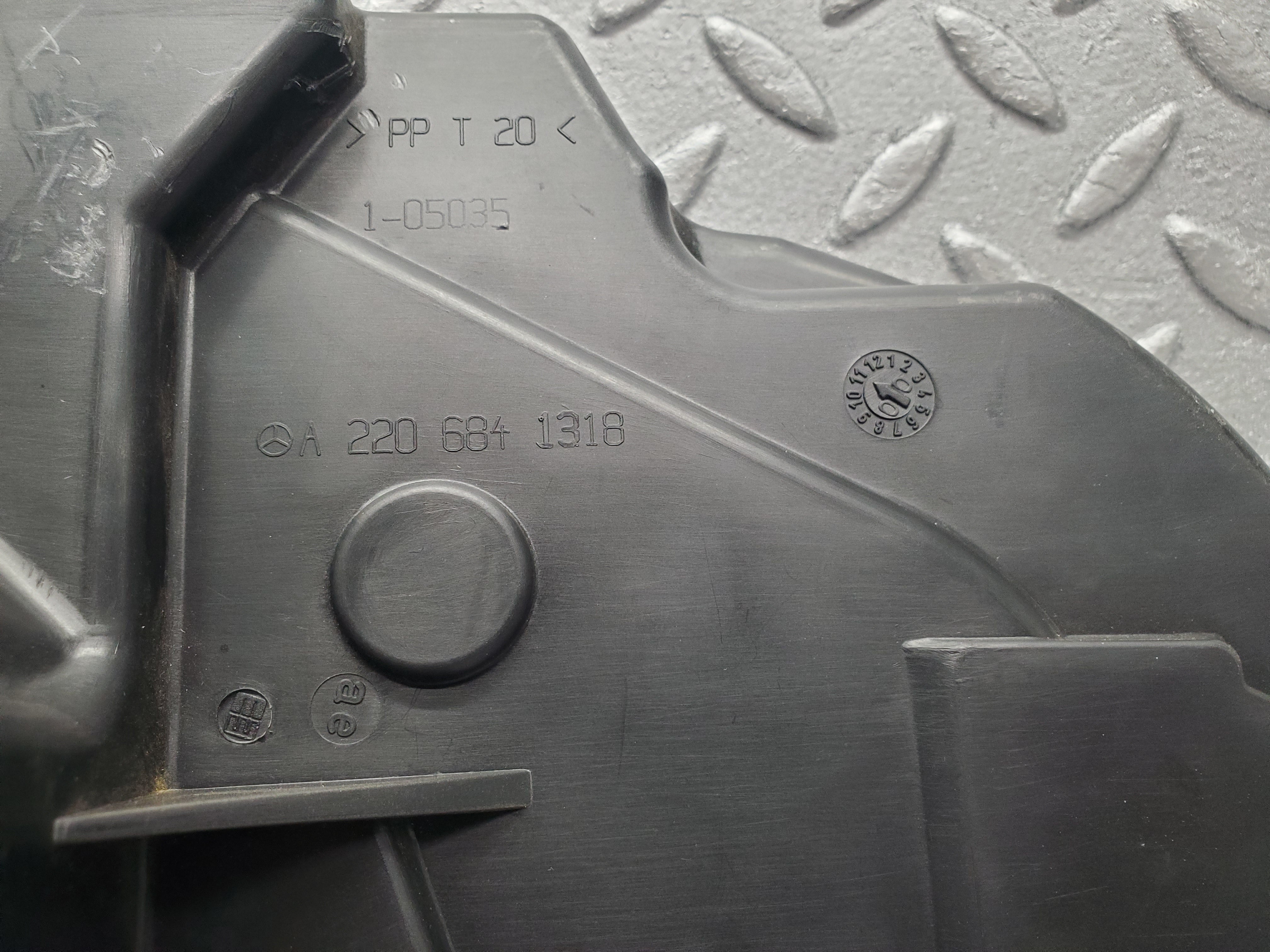 1602 Mercedes-Benz W220 S430 Handbrake Pedal 2206841318