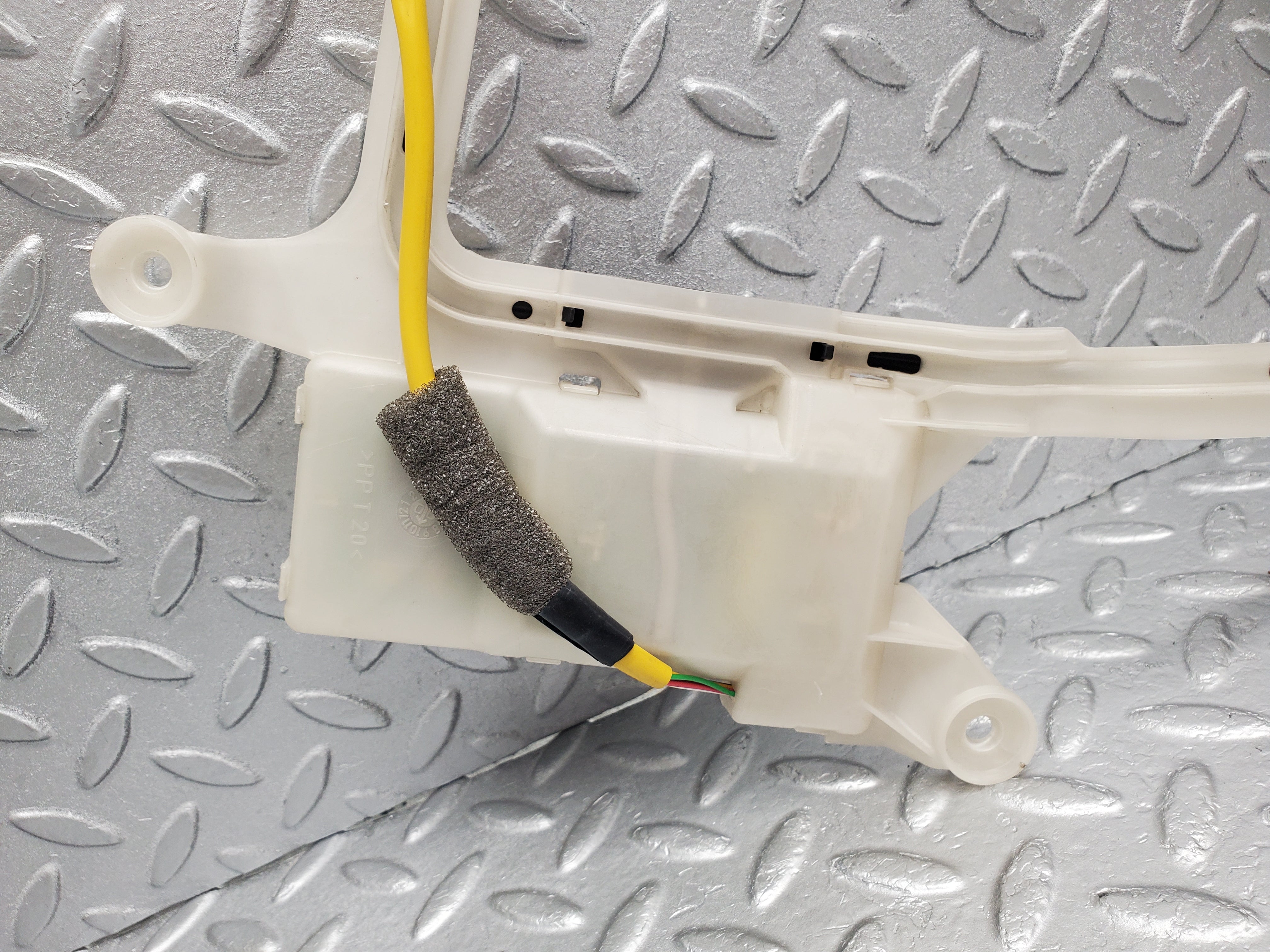 1604 Mercedes-Benz W220 S430 Keyless Antenna Front Right 2208200275