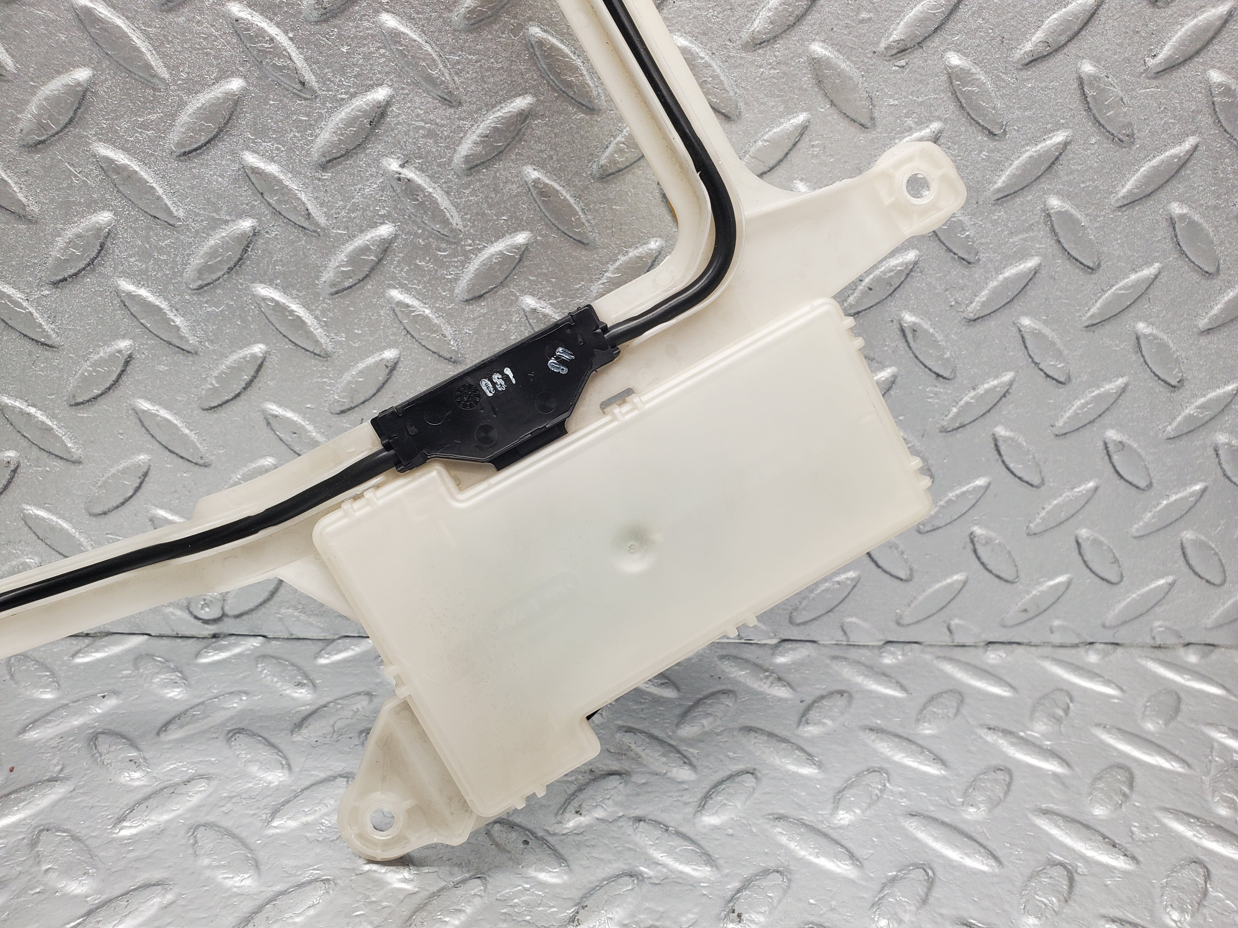 1604 Mercedes-Benz W220 S430 Keyless Antenna Front Right 2208200275