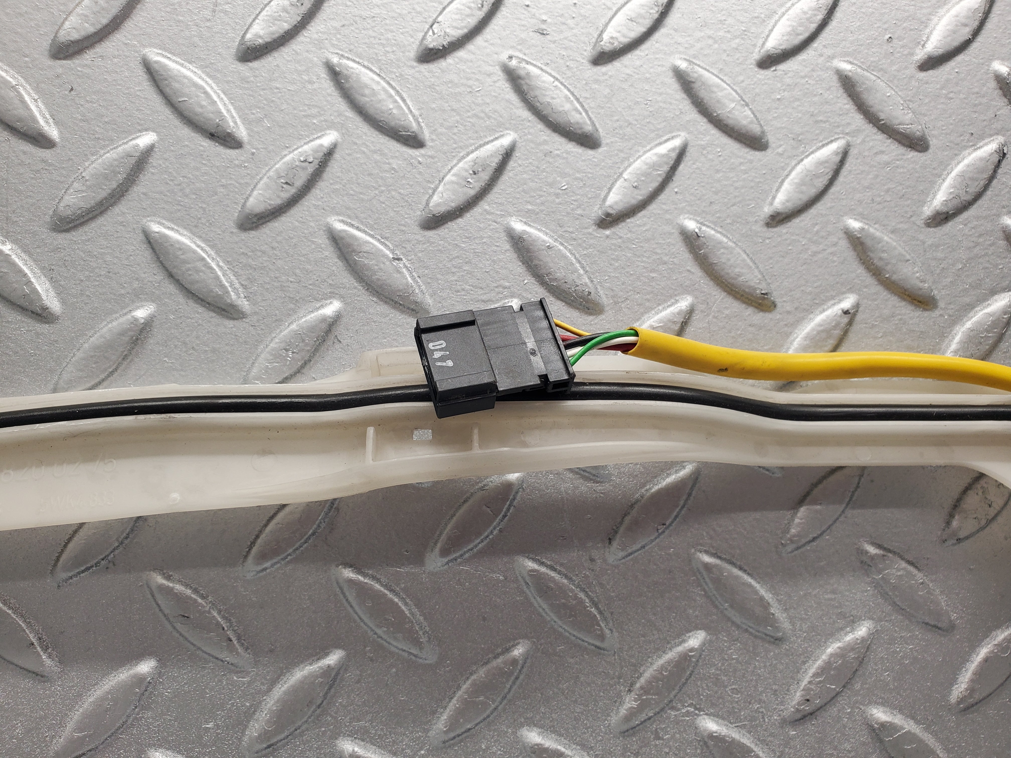 1604 Mercedes-Benz W220 S430 Keyless Antenna Front Right 2208200275