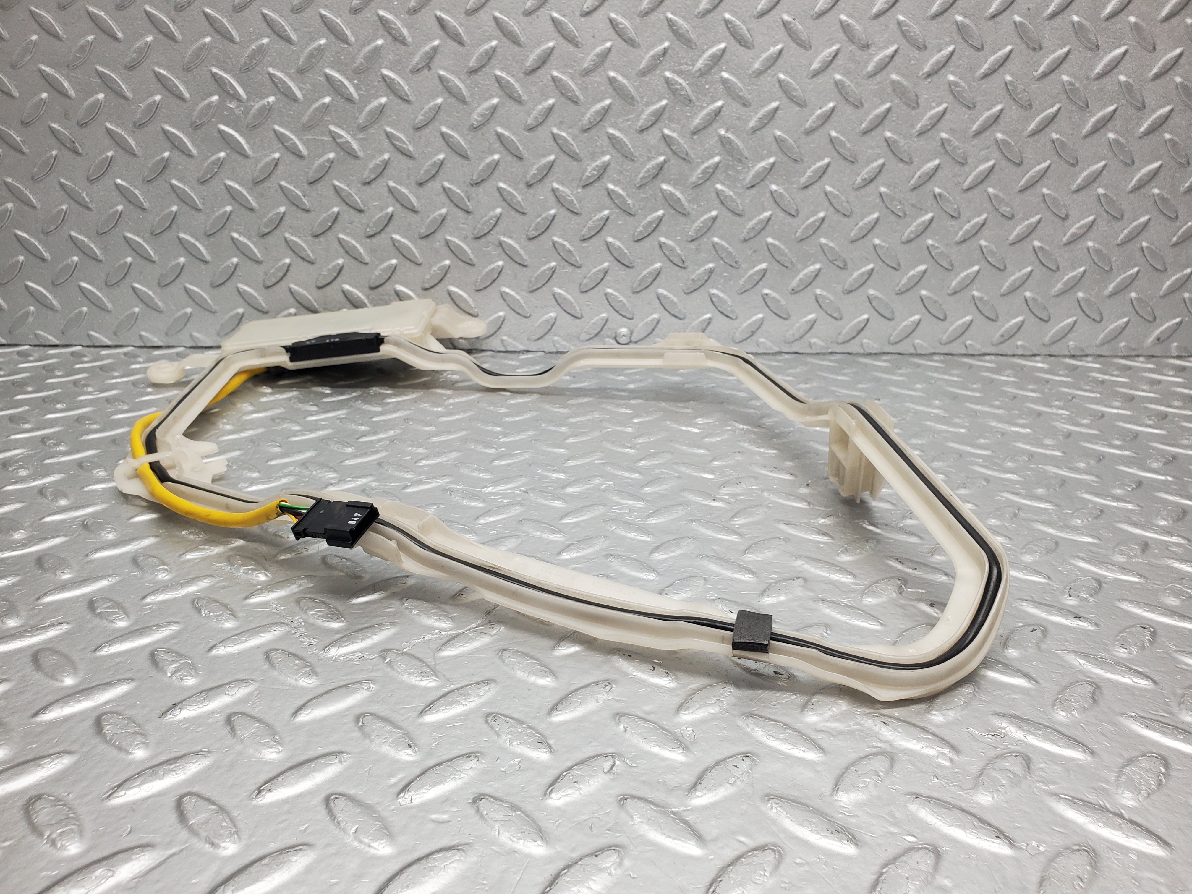 1604 Mercedes-Benz W220 S430 Keyless Antenna Front Right 2208200275