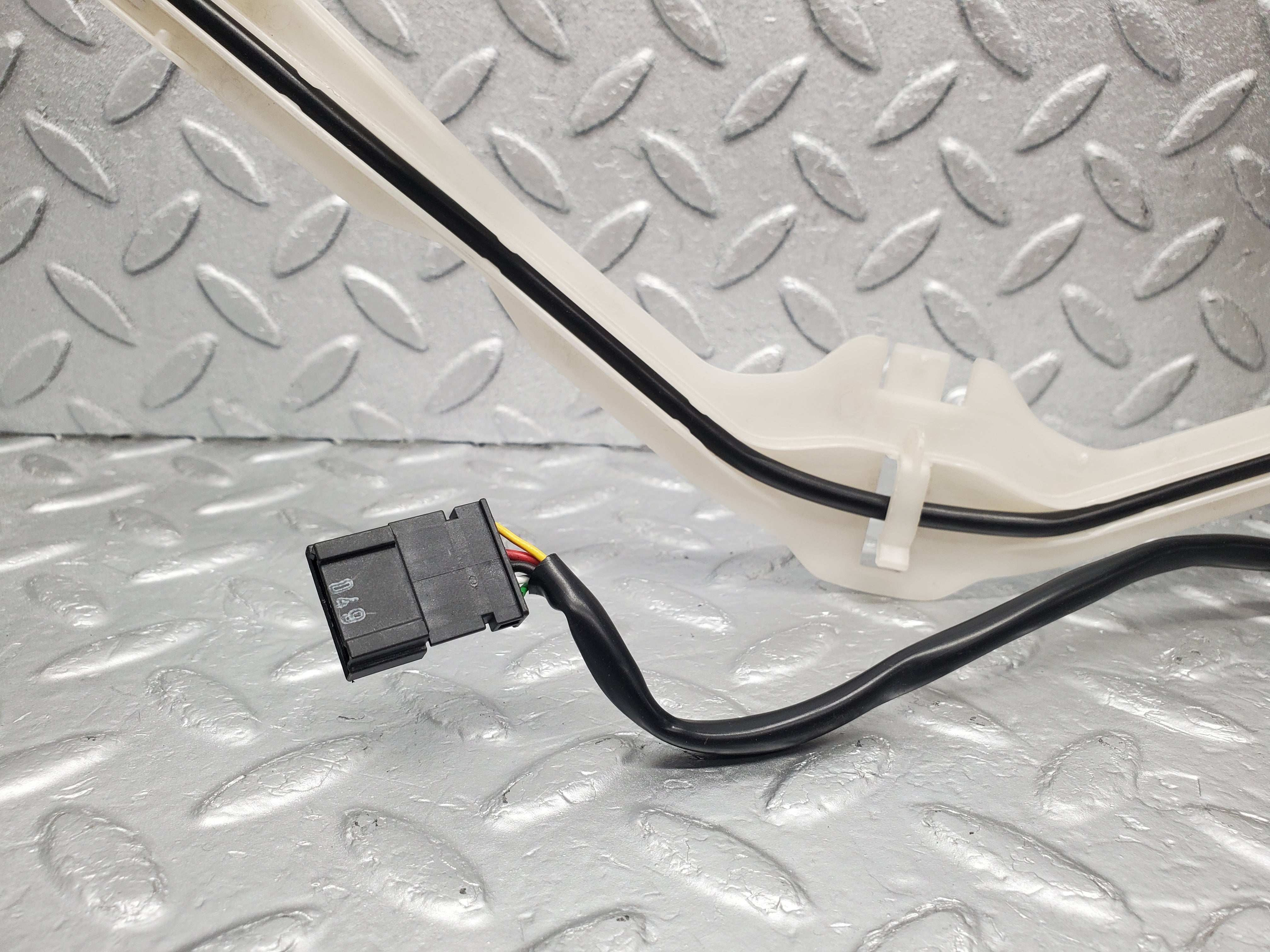 1605 Mercedes-Benz W220 S430 Keyless Antenna Front Left 2208200175