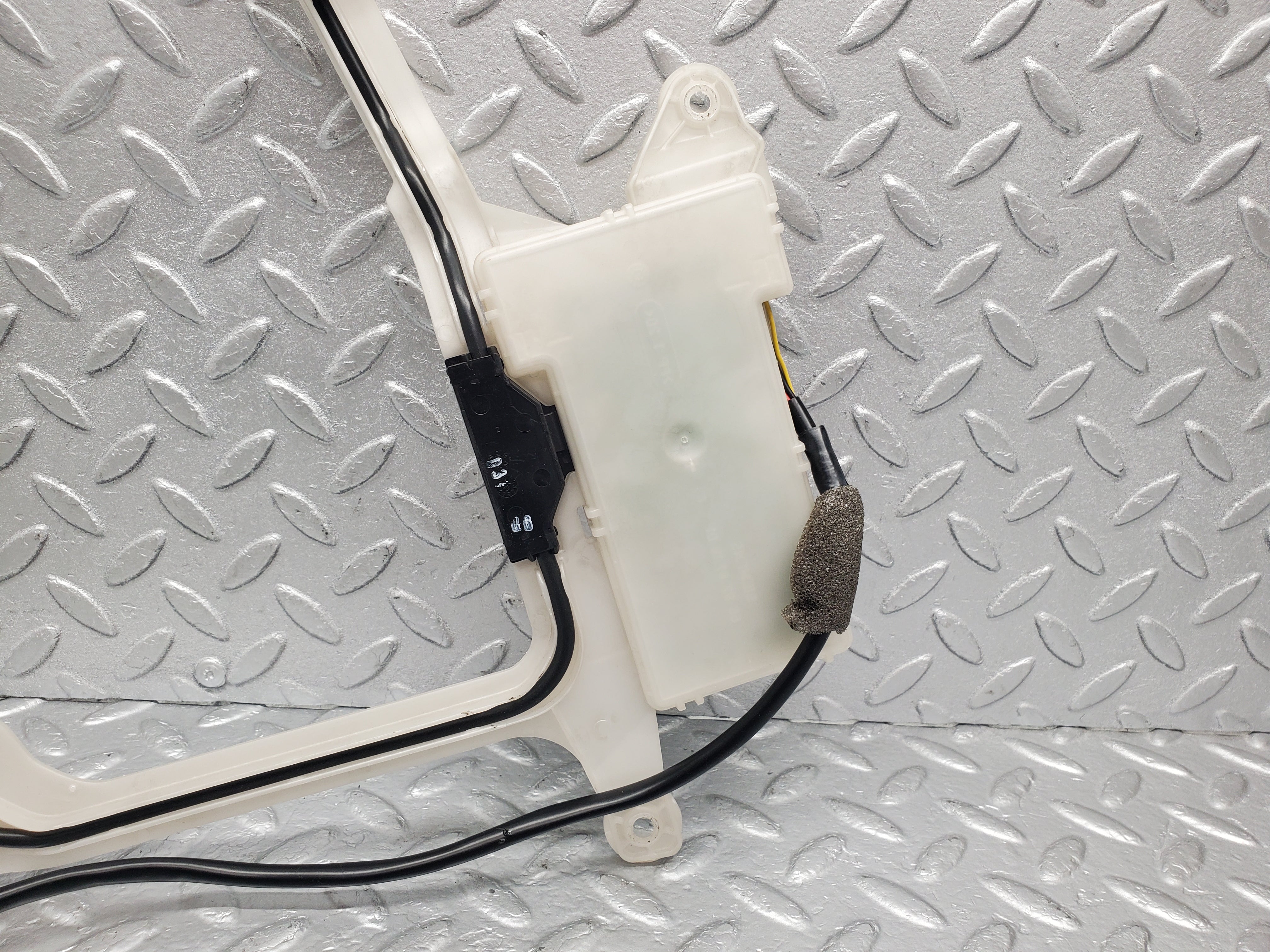 1605 Mercedes-Benz W220 S430 Keyless Antenna Front Left 2208200175