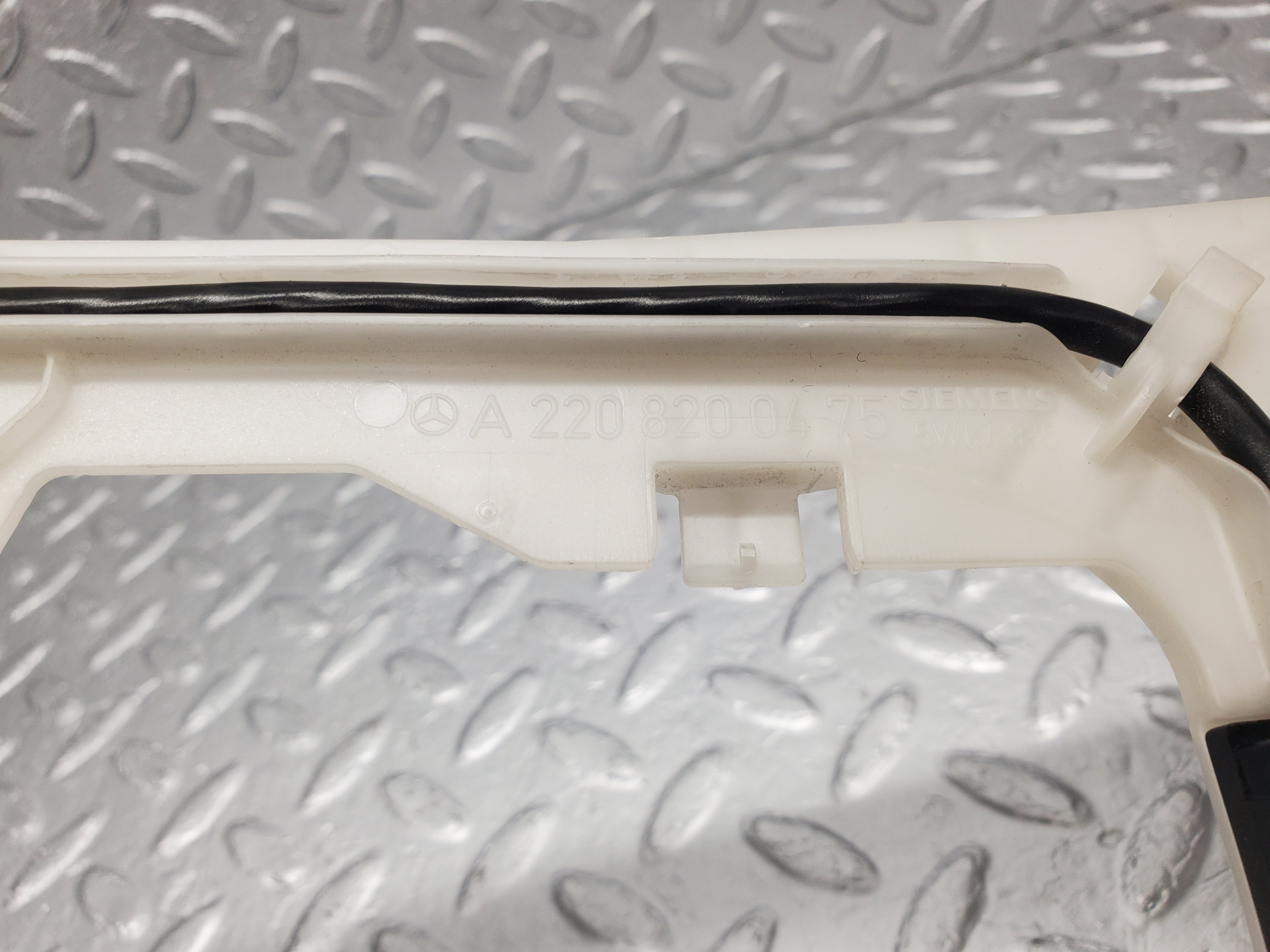 1606 Mercedes-Benz W220 S430 Keyless Antenna Rear Right 2208200475