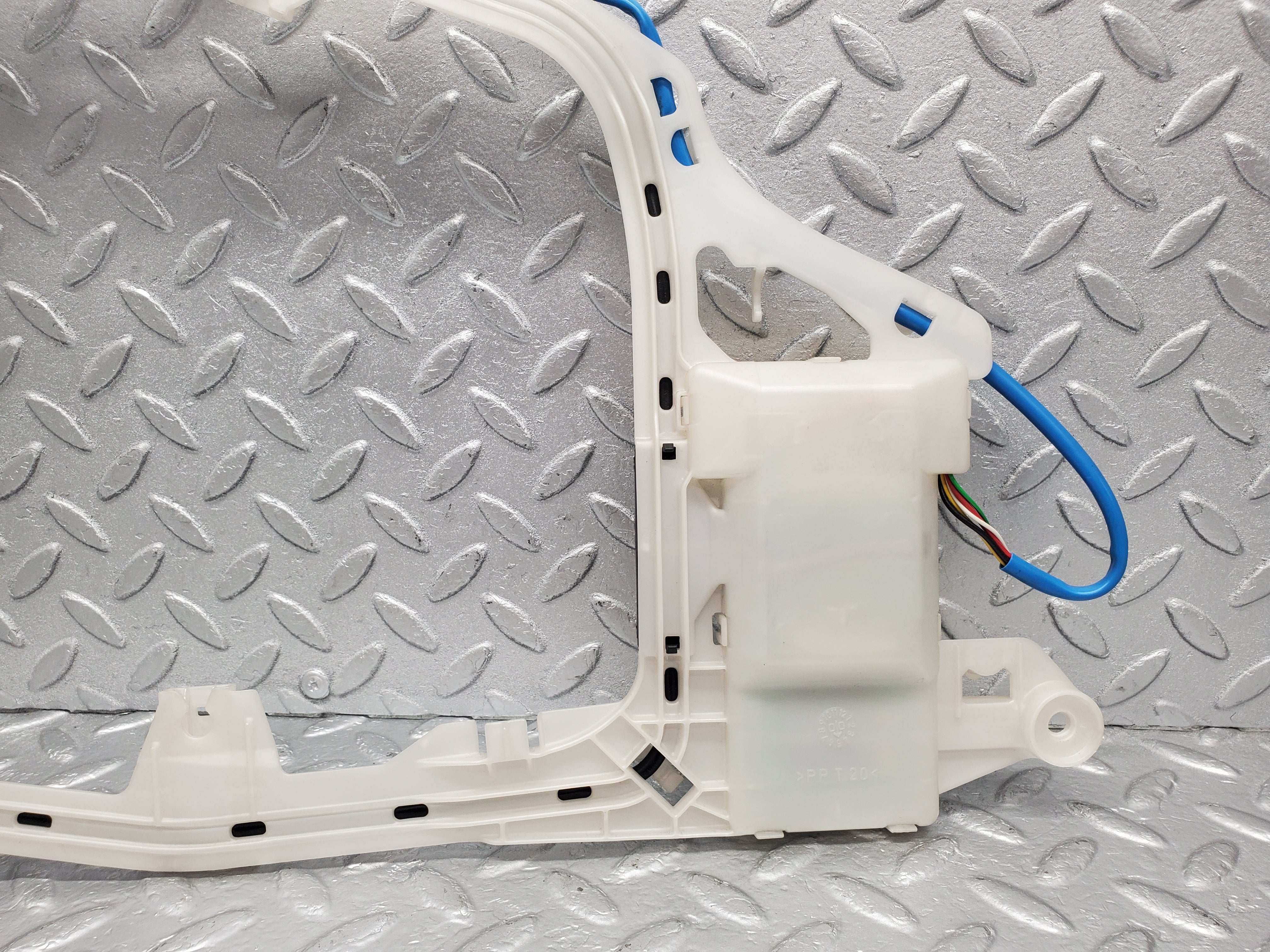 1606 Mercedes-Benz W220 S430 Keyless Antenna Rear Right 2208200475