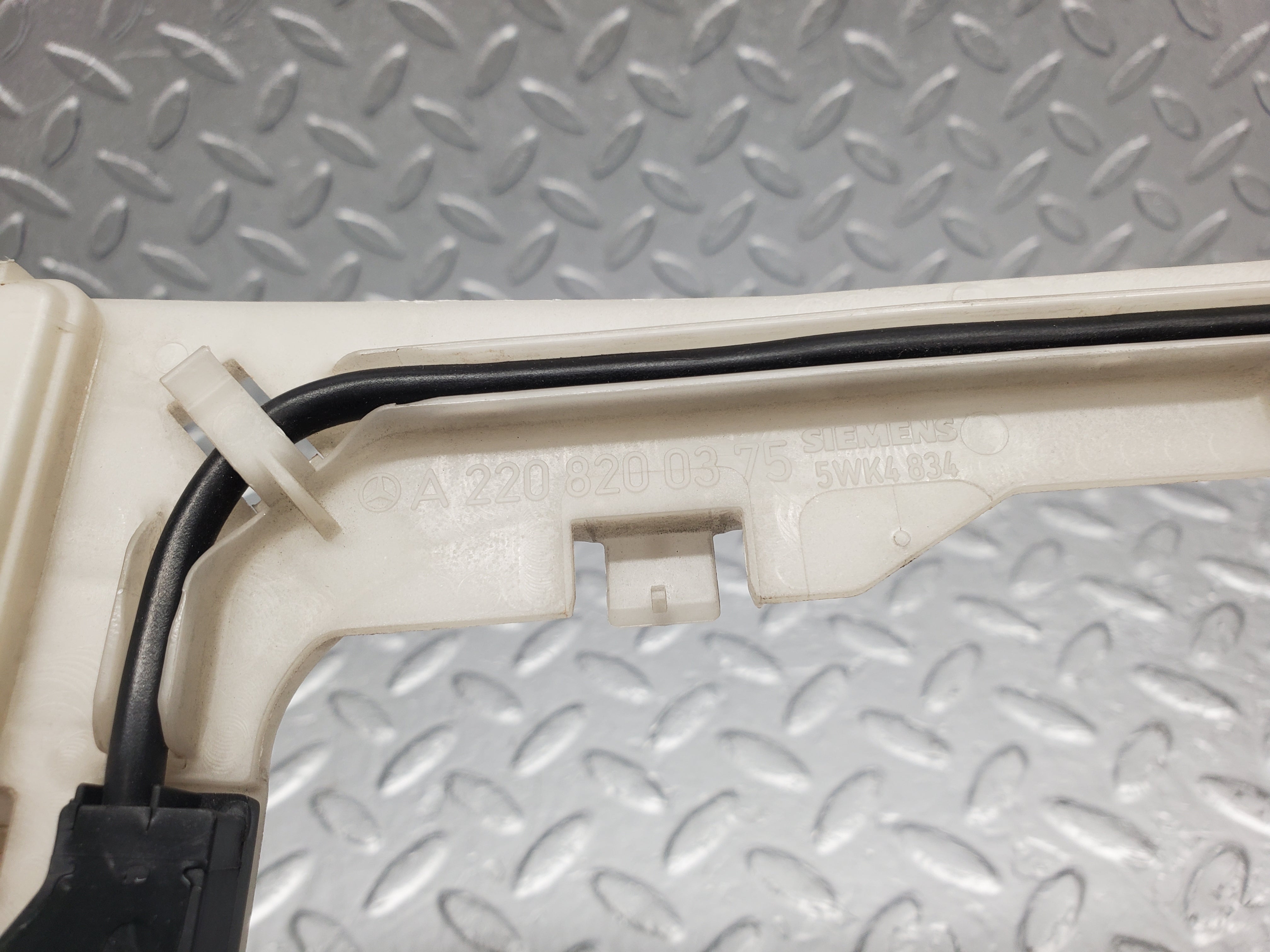 1607 Mercedes-Benz W220 S430 Keyless Antenna Rear Left 2208200375