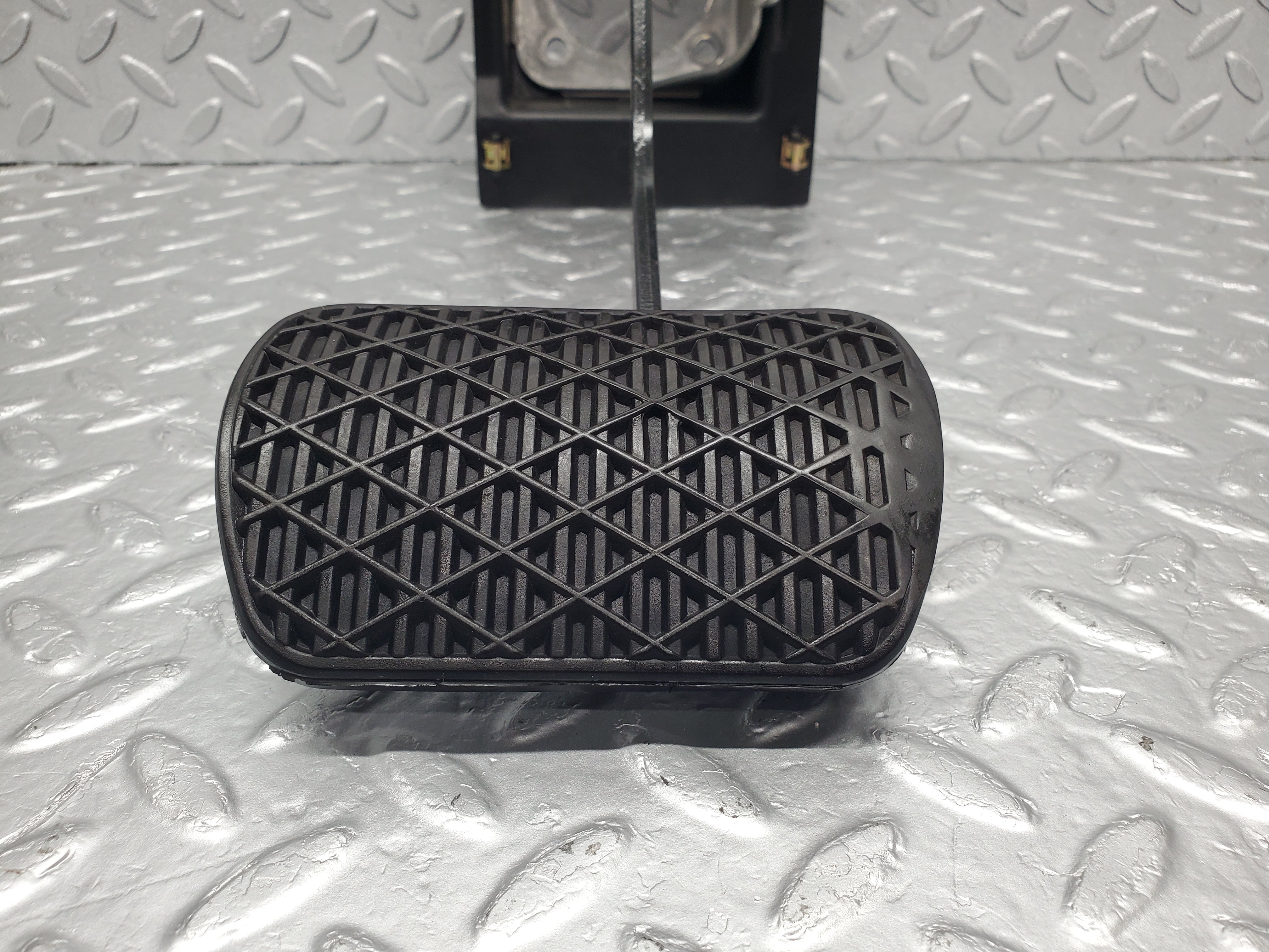 1608 Mercedes-Benz W220 S430 Brake Pedal 2206840718