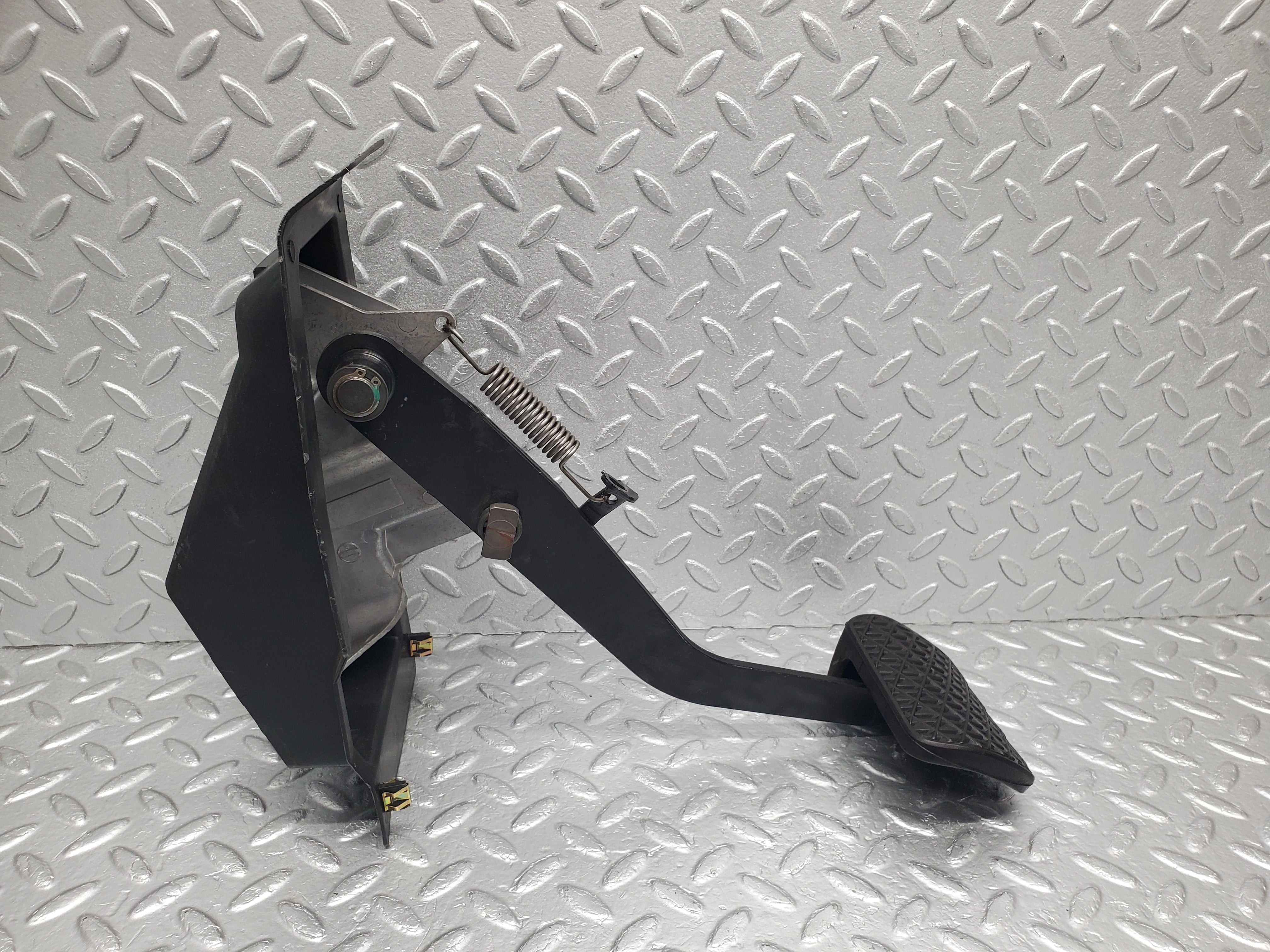 1608 Mercedes-Benz W220 S430 Brake Pedal 2206840718