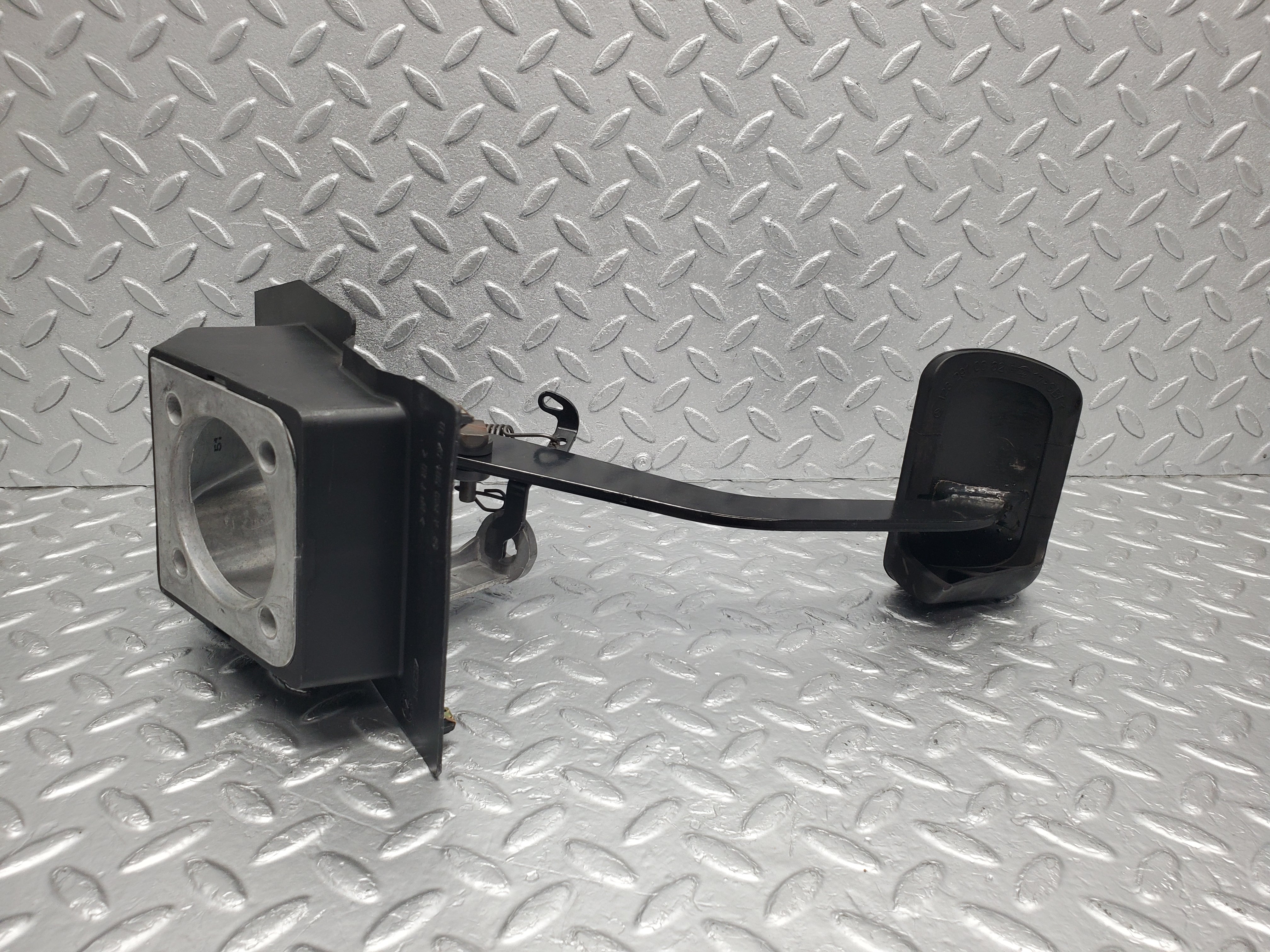 1608 Mercedes-Benz W220 S430 Brake Pedal 2206840718