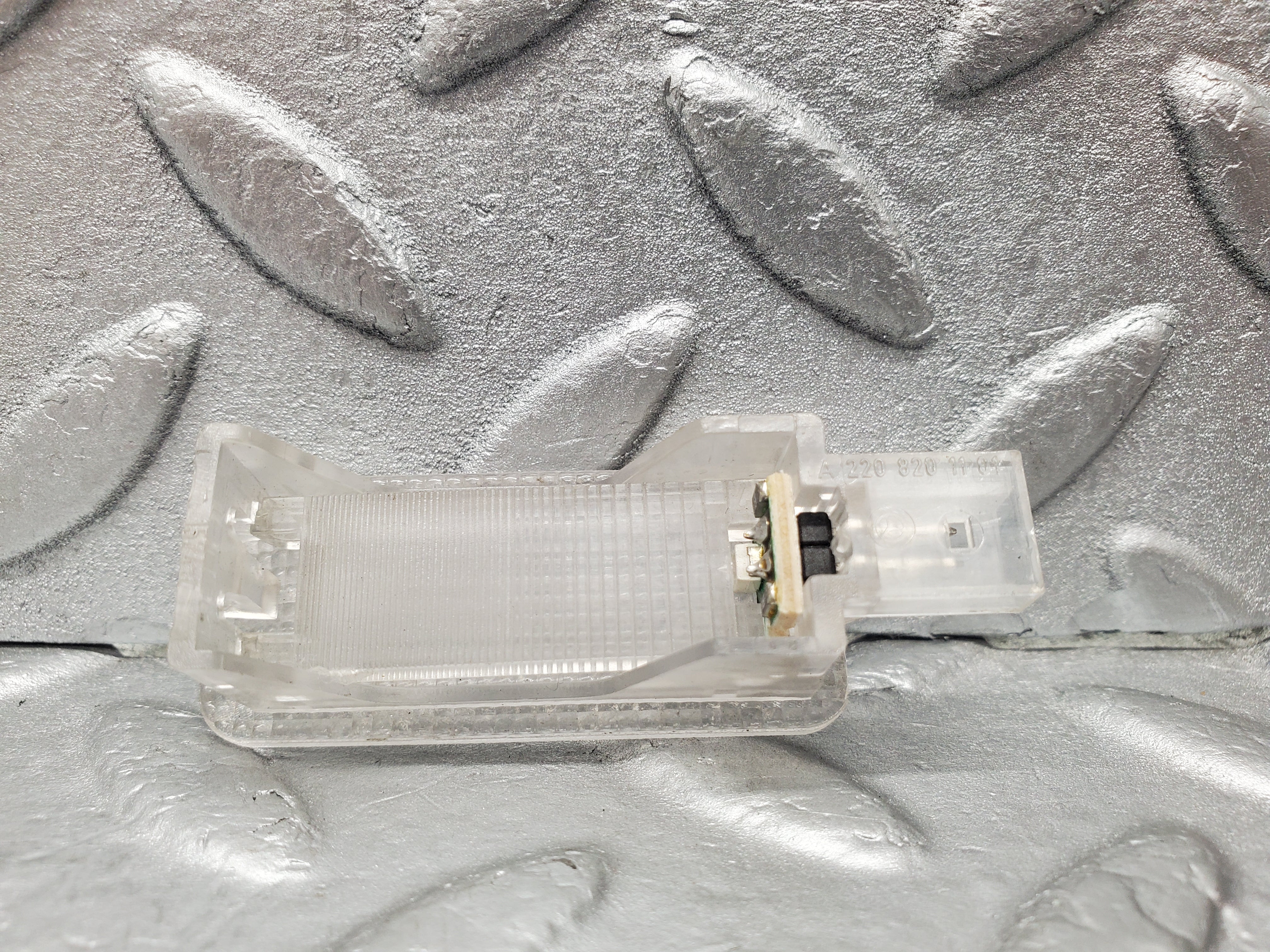 1611 Mercedes-Benz W220 S430 Interior Under Dashboard Lamp 2208201101