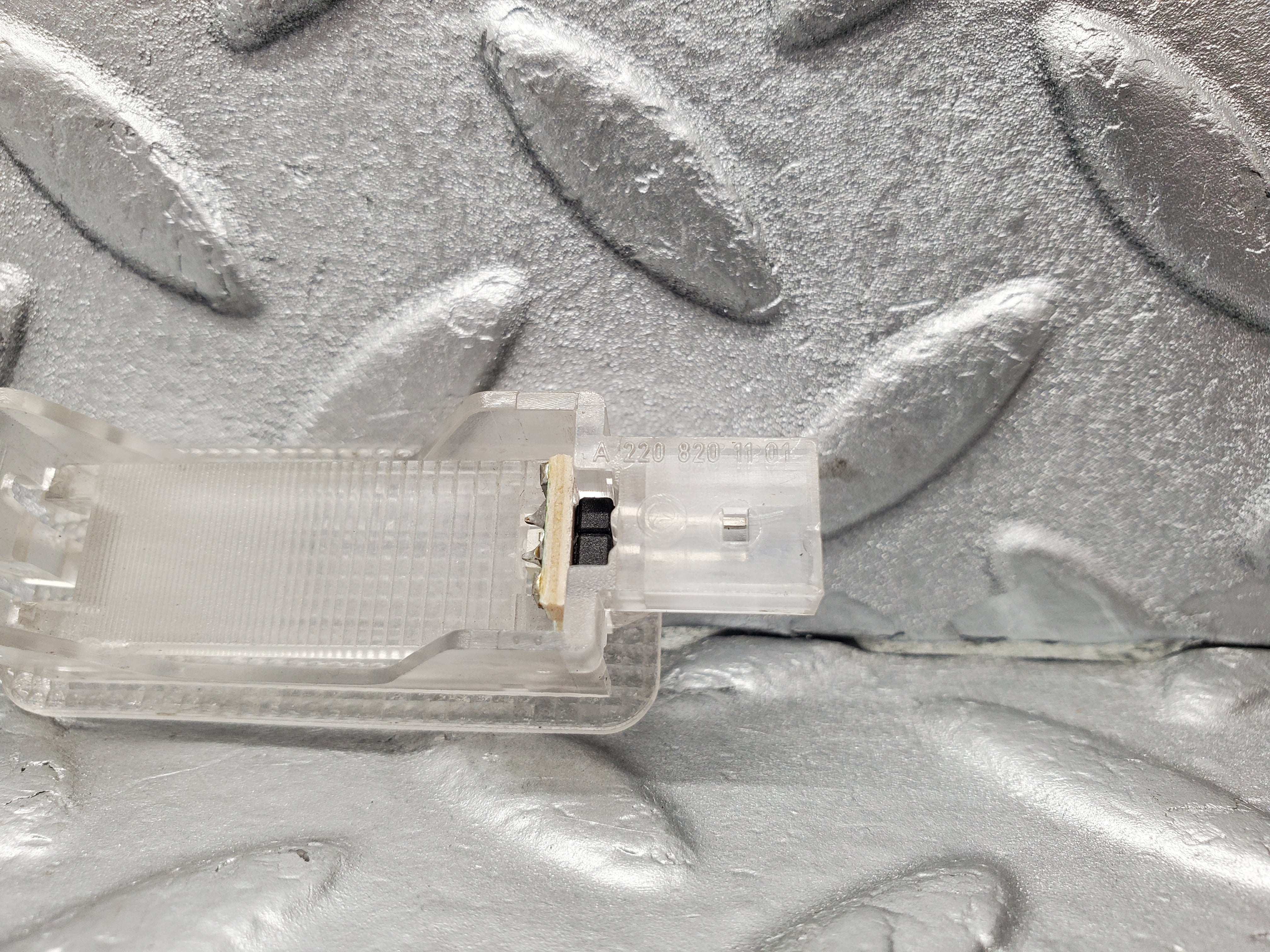 1611 Mercedes-Benz W220 S430 Interior Under Dashboard Lamp 2208201101