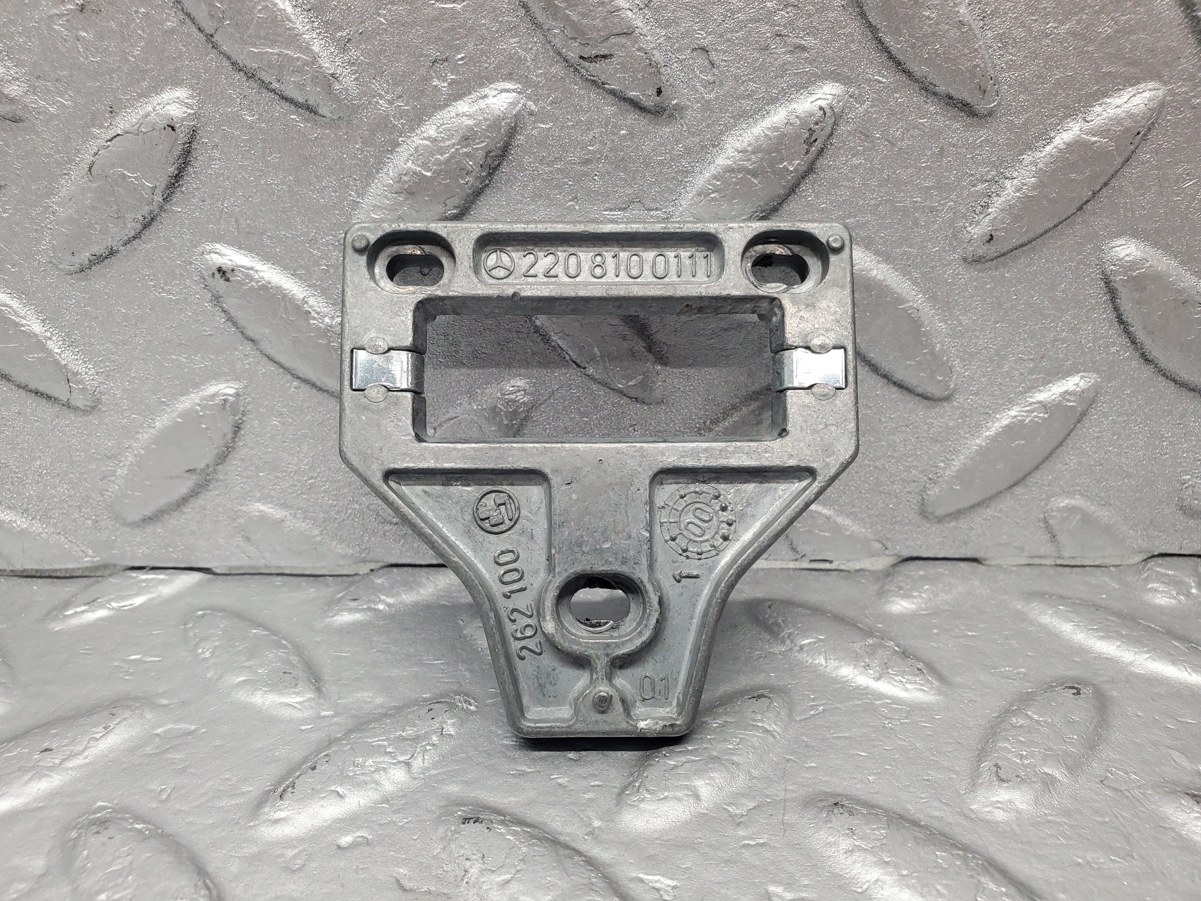 1612 Mercedes-Benz W220 S430 View Mirror Inner Bracket 2208100111