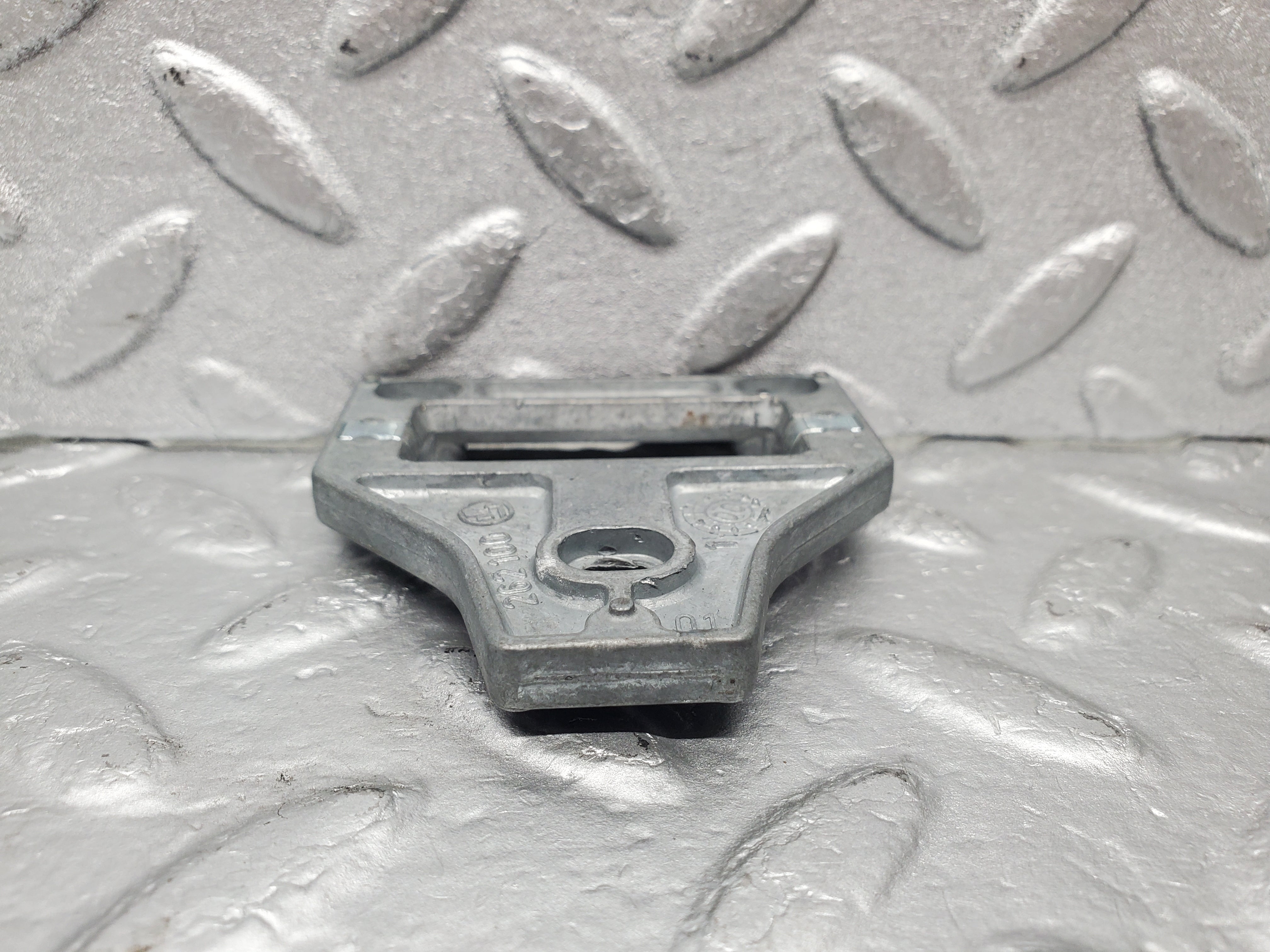 1612 Mercedes-Benz W220 S430 View Mirror Inner Bracket 2208100111