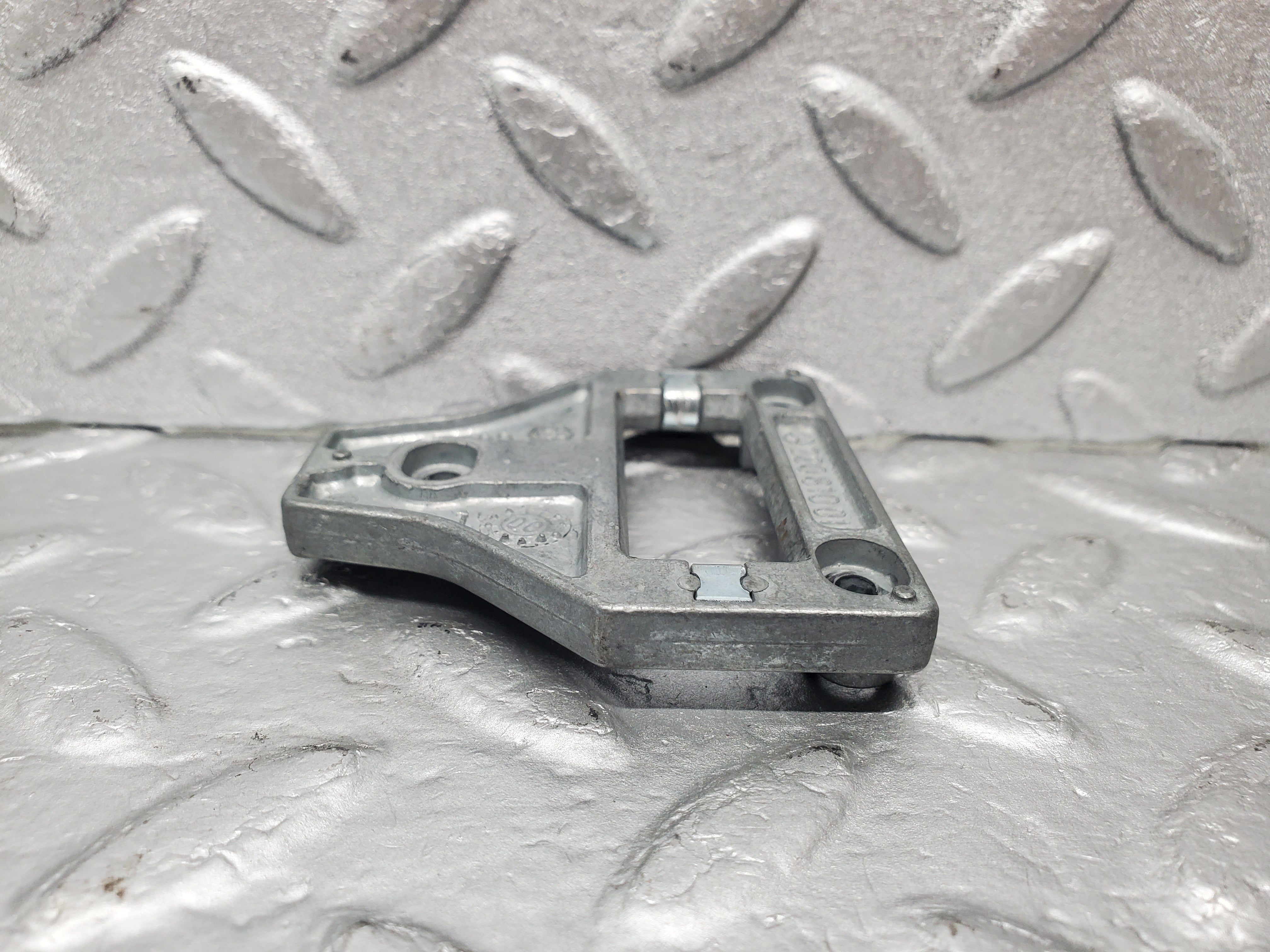 1612 Mercedes-Benz W220 S430 View Mirror Inner Bracket 2208100111