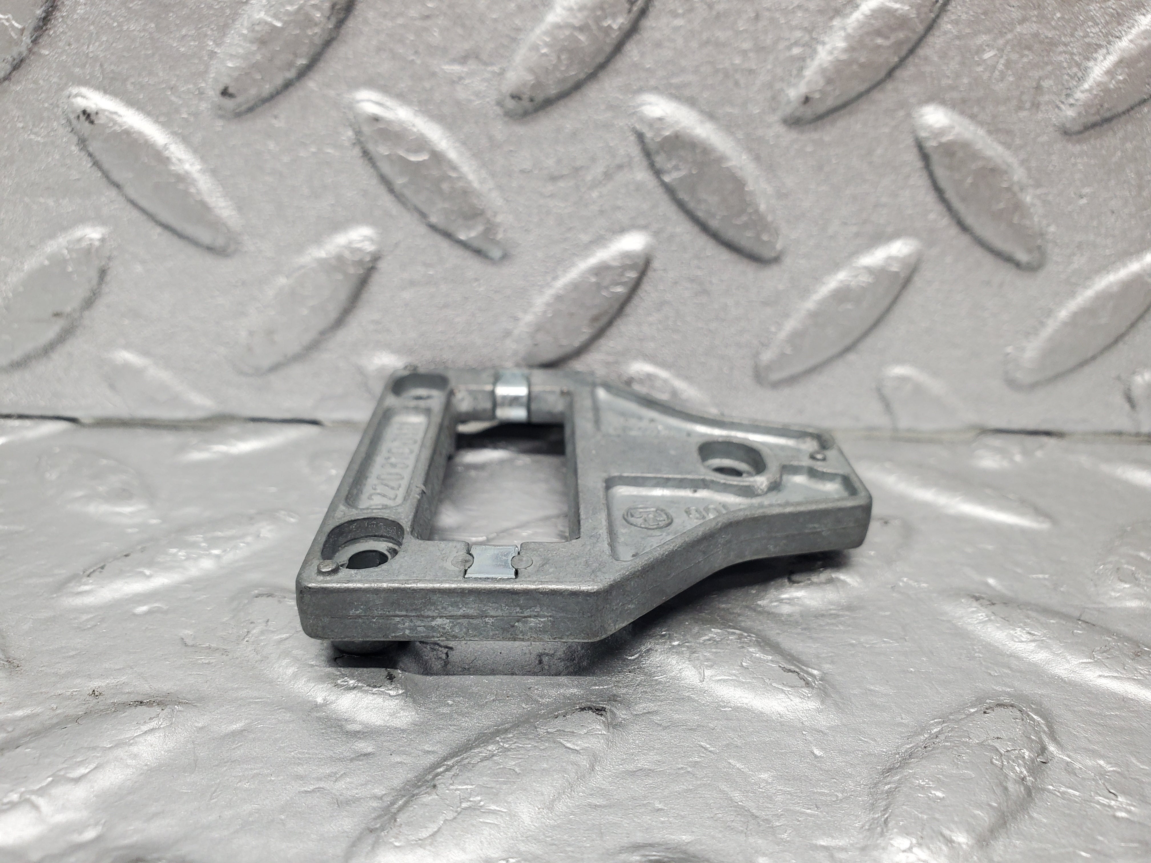 1612 Mercedes-Benz W220 S430 View Mirror Inner Bracket 2208100111