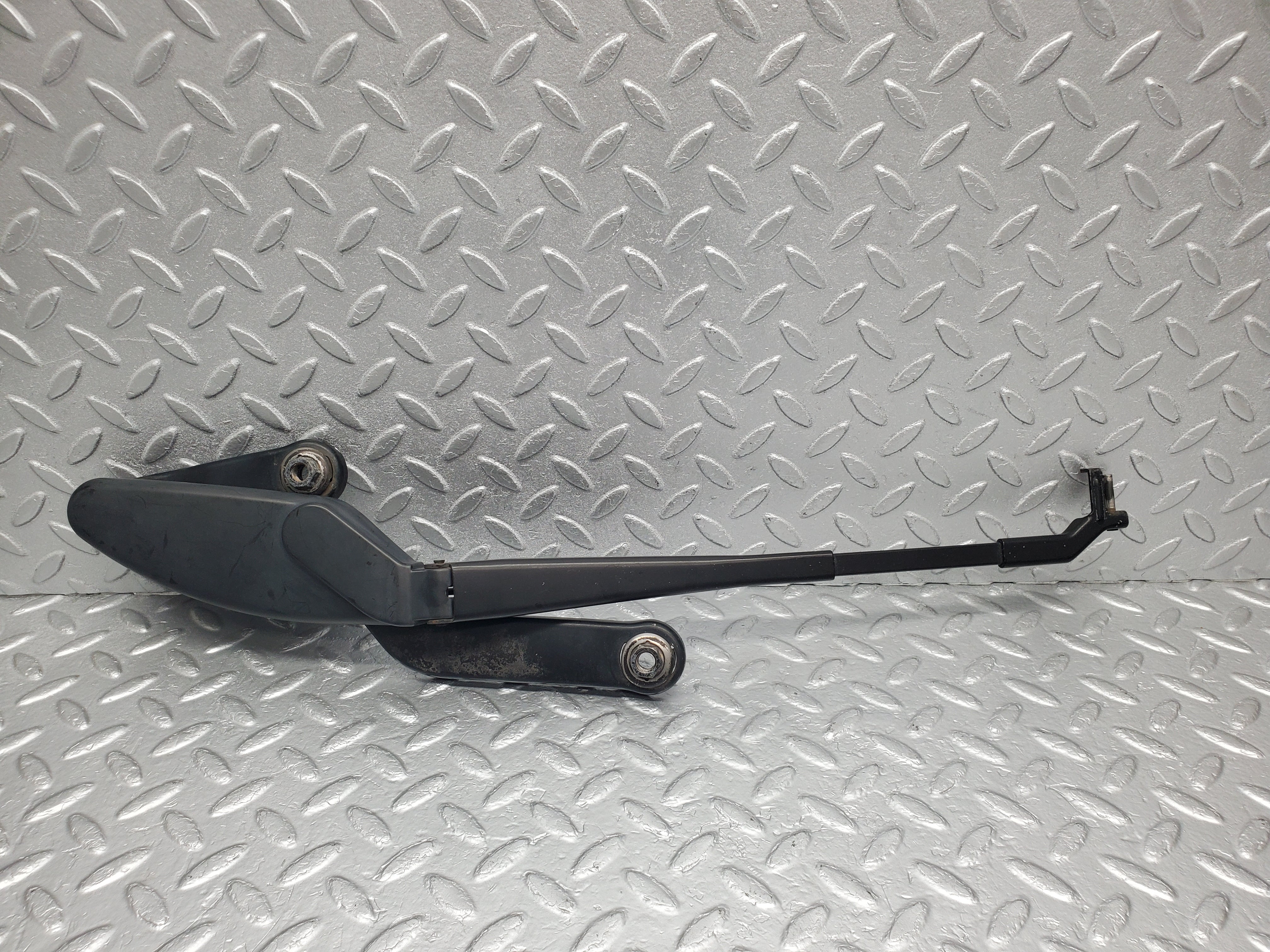 1613 Mercedes-Benz W220 S430 Wiper Arm Left Passenger Side N/S 2208201944