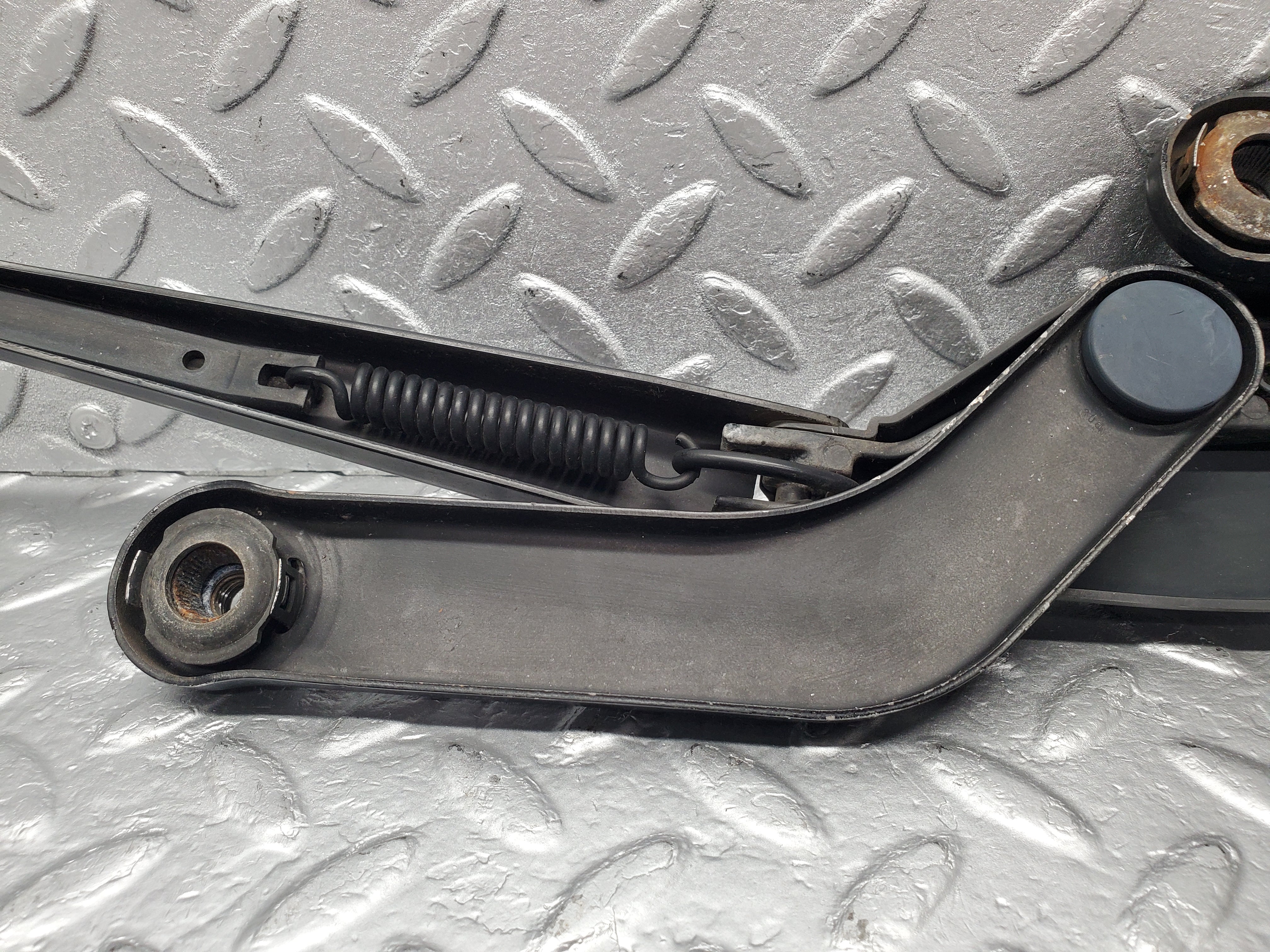 1613 Mercedes-Benz W220 S430 Wiper Arm Left Passenger Side N/S 2208201944