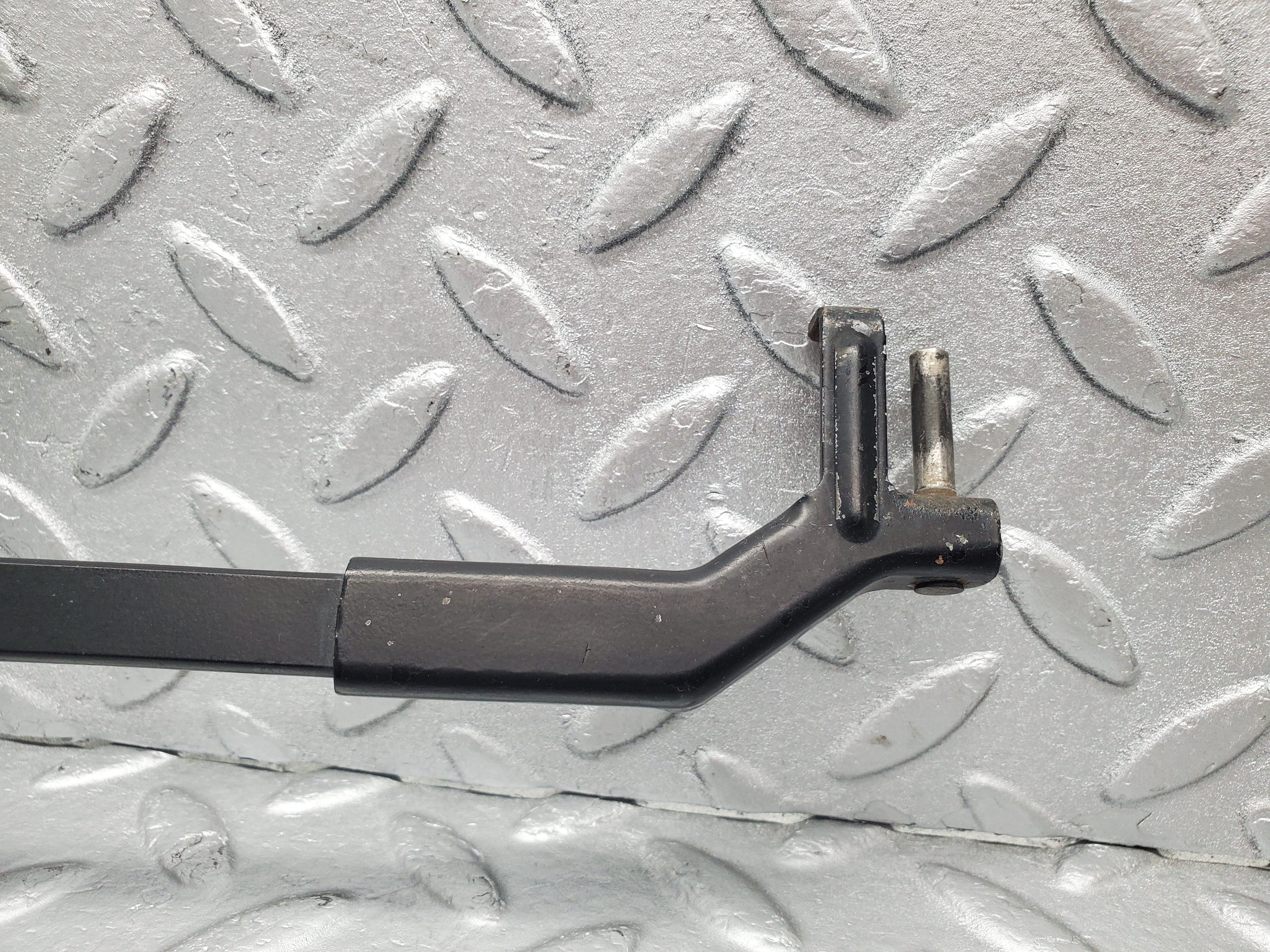 1613 Mercedes-Benz W220 S430 Wiper Arm Left Passenger Side N/S 2208201944