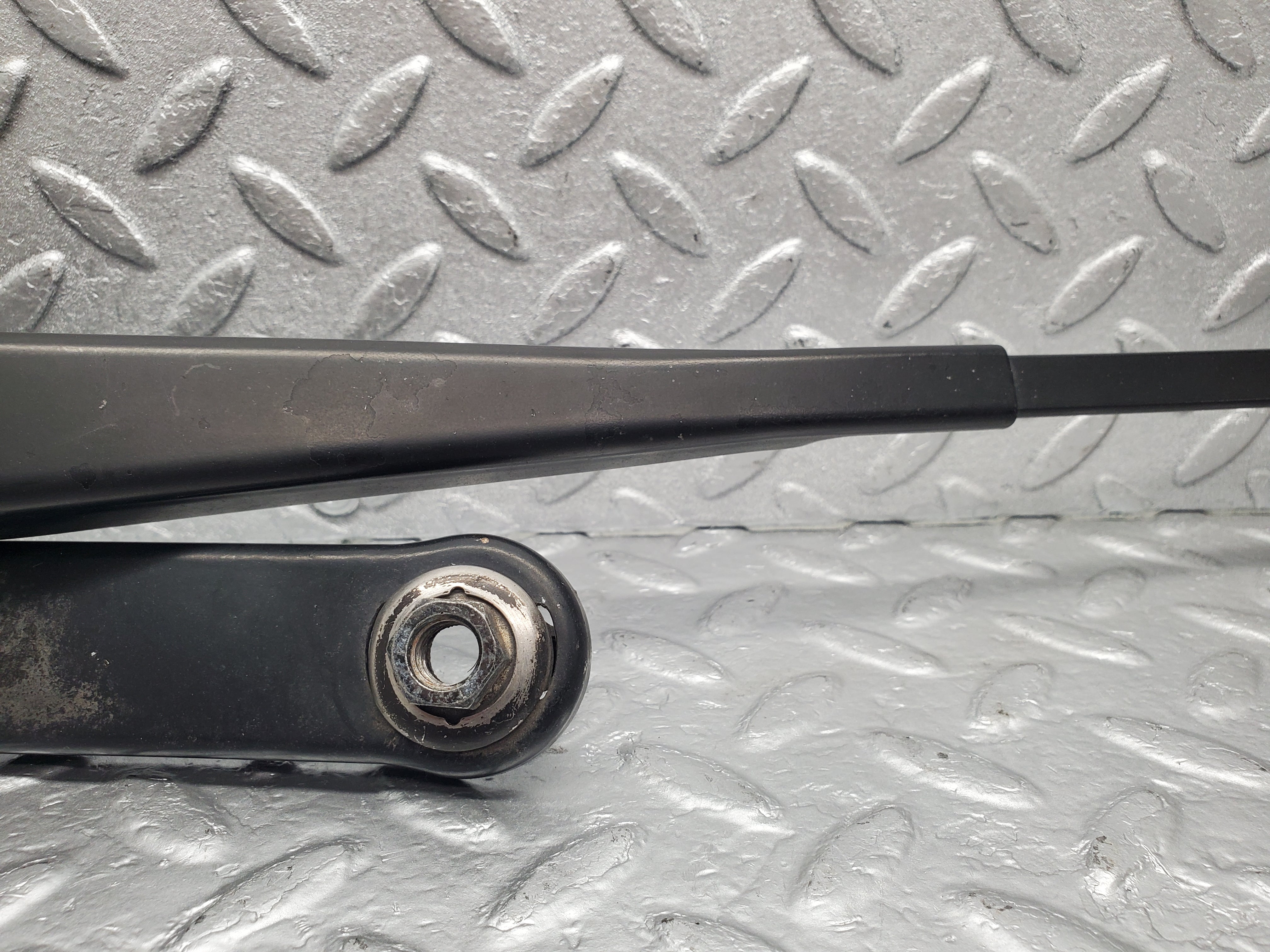 1613 Mercedes-Benz W220 S430 Wiper Arm Left Passenger Side N/S 2208201944