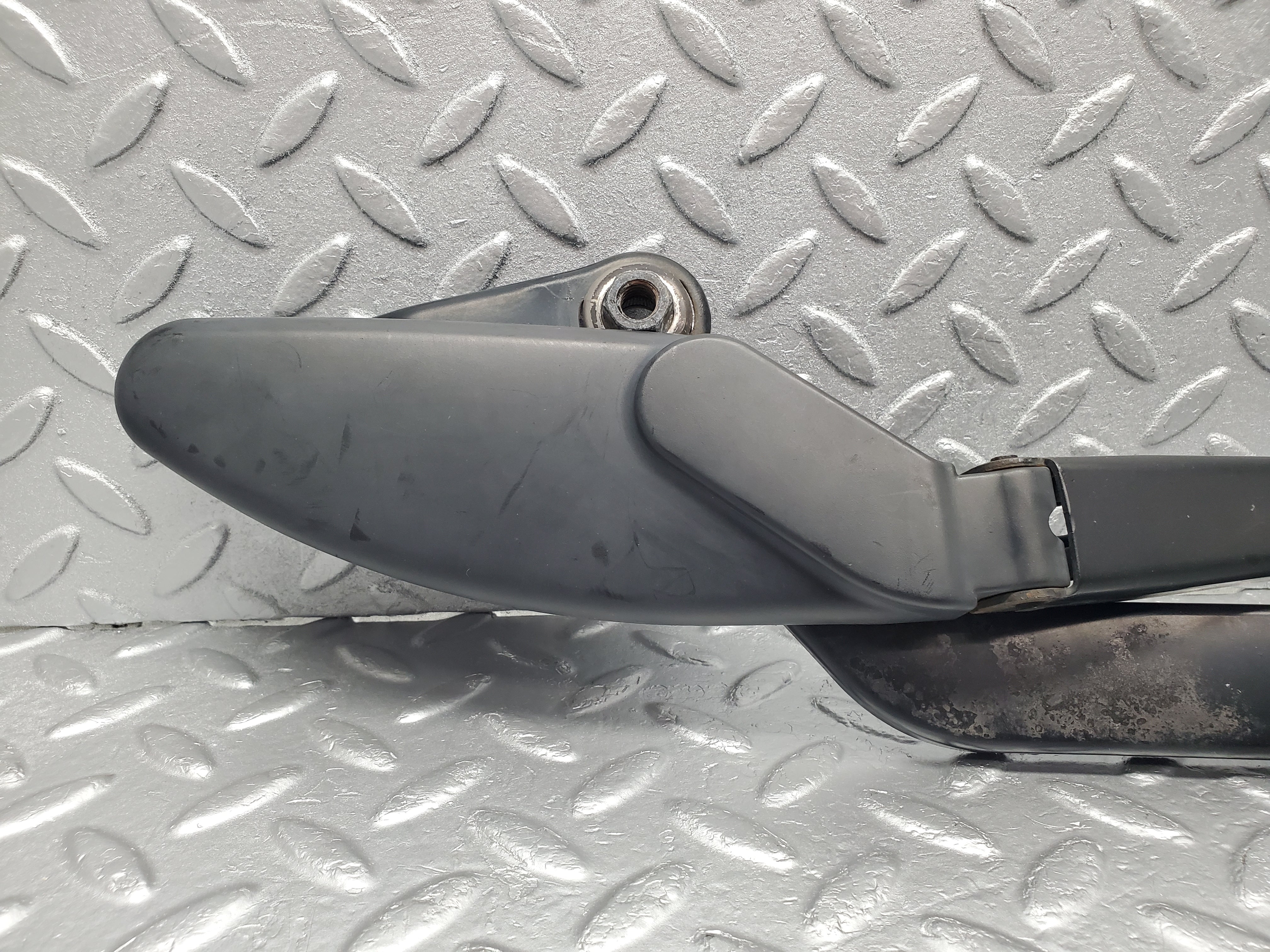 1613 Mercedes-Benz W220 S430 Wiper Arm Left Passenger Side N/S 2208201944