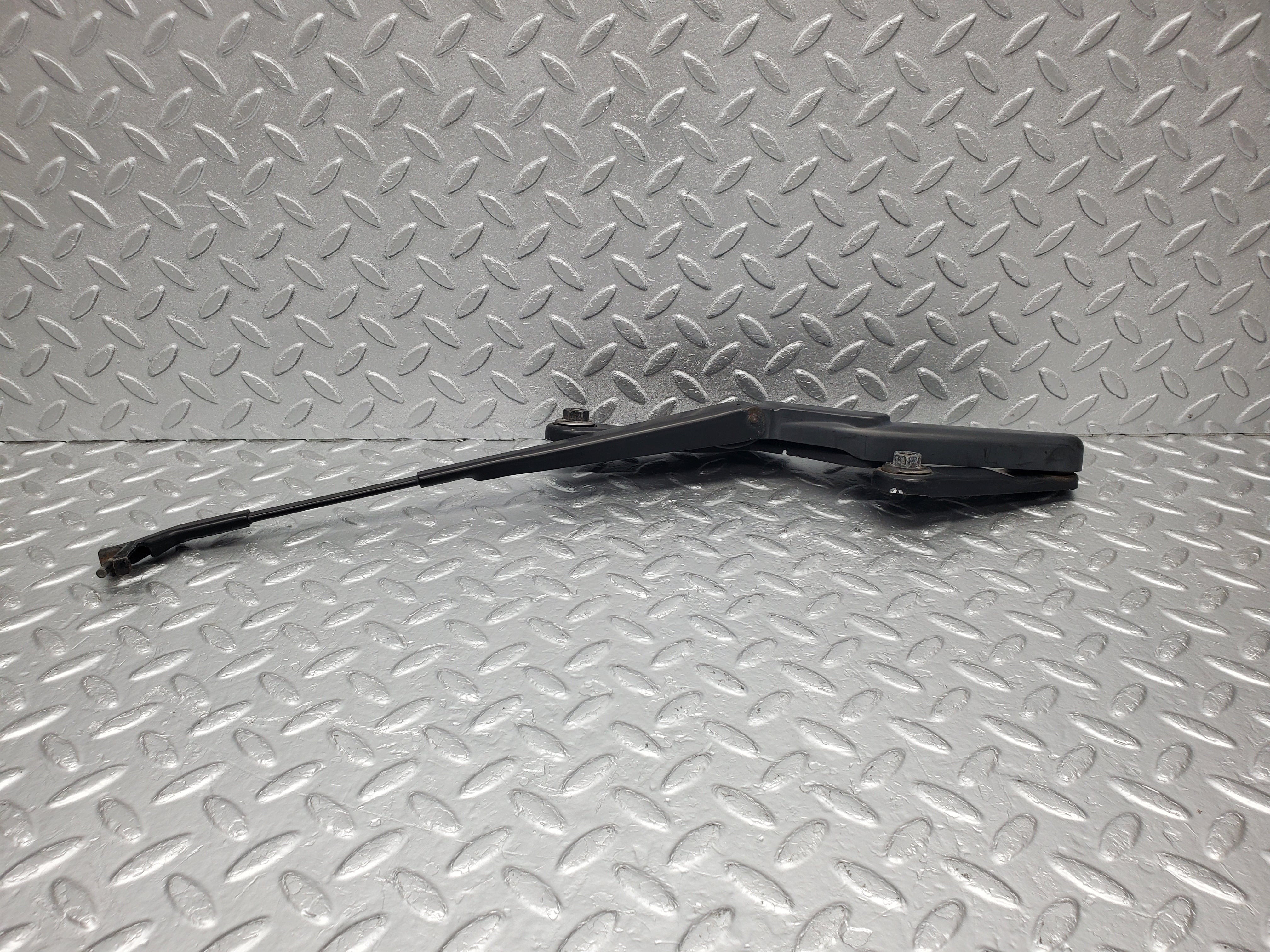 1613 Mercedes-Benz W220 S430 Wiper Arm Left Passenger Side N/S 2208201944
