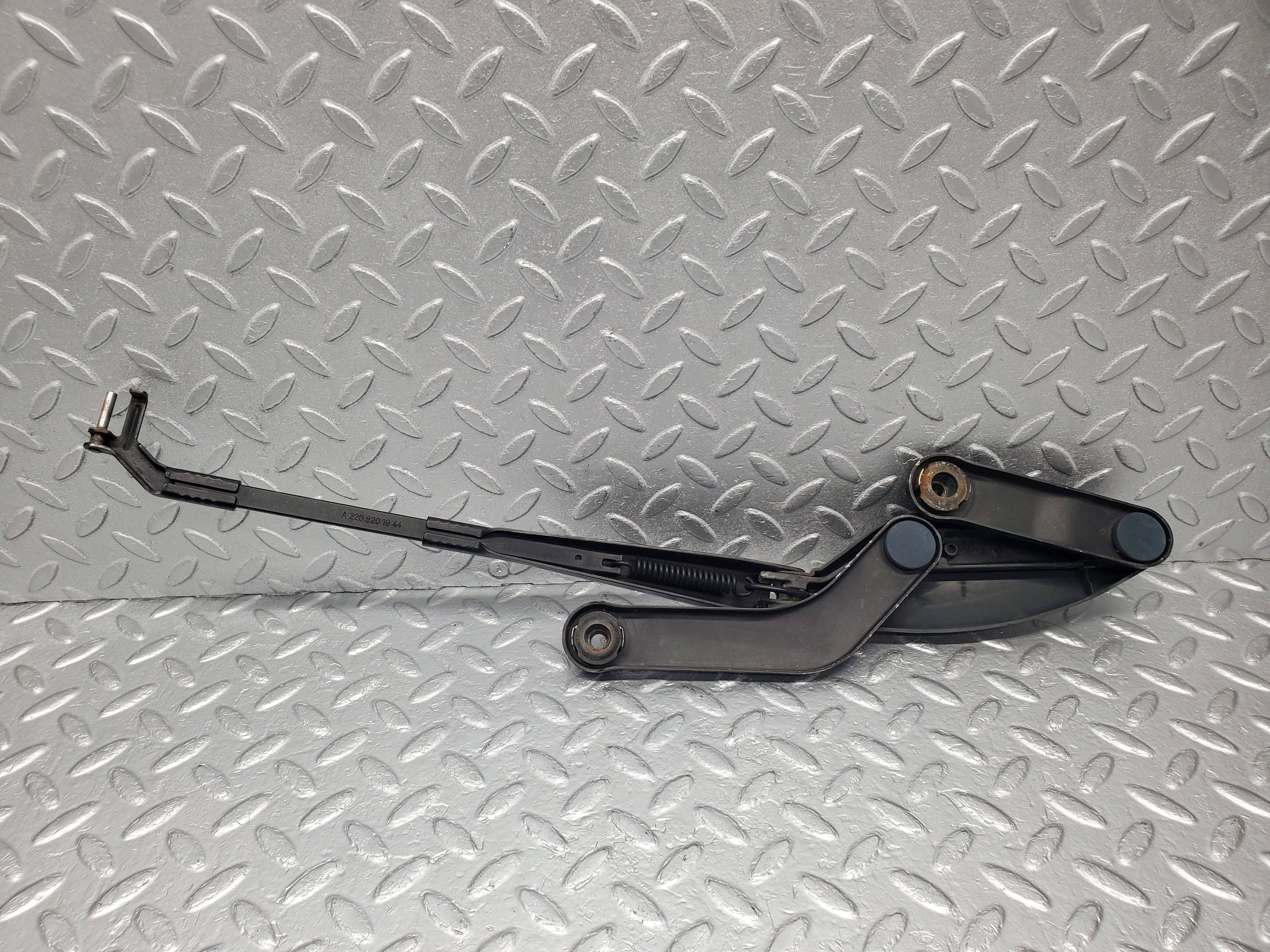 1613 Mercedes-Benz W220 S430 Wiper Arm Left Passenger Side N/S 2208201944